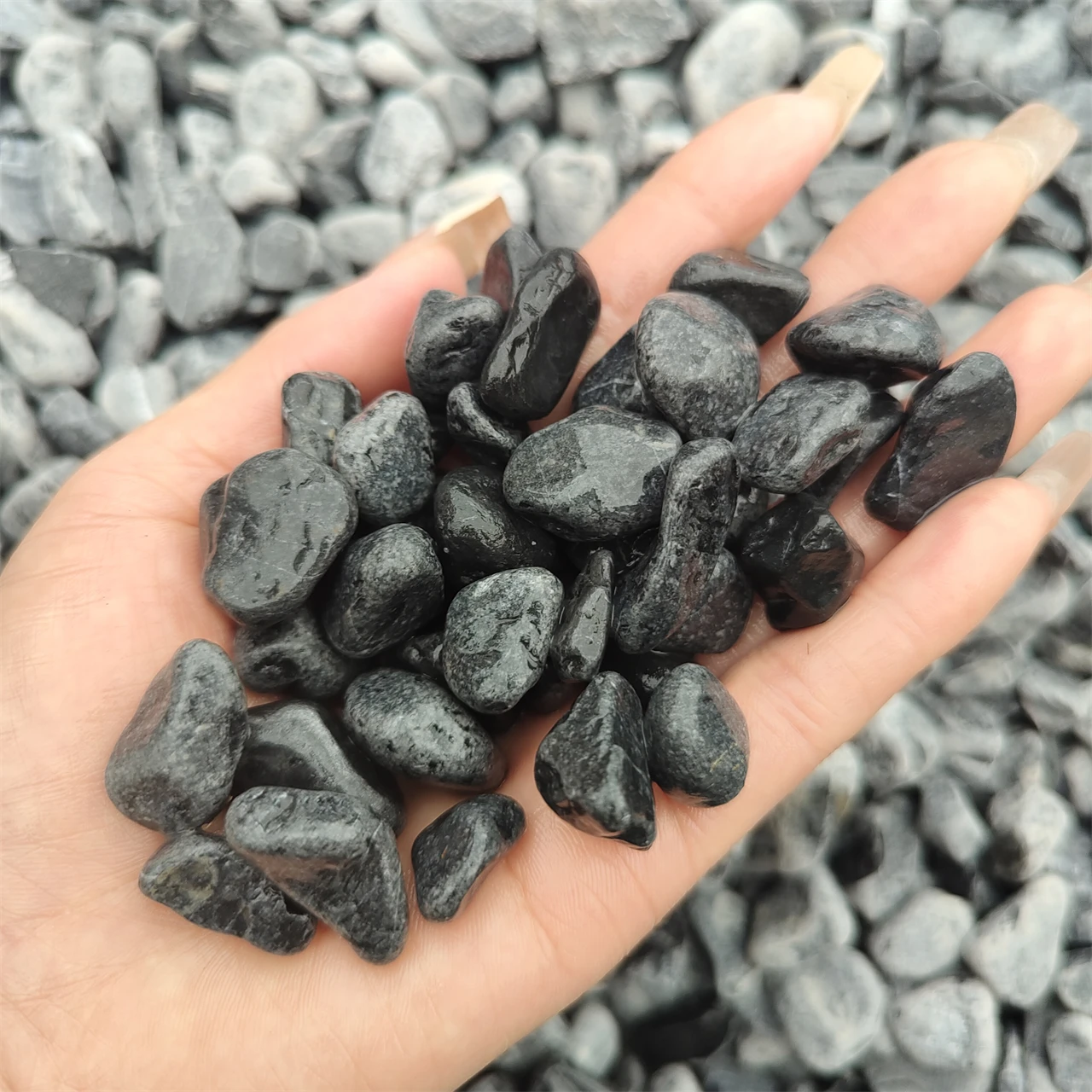Outdoor Decoration Garden Wall Pebble Stone River Stone Floor Paving Anti-slip Stone Courtyard Popular Polished Black Packaging