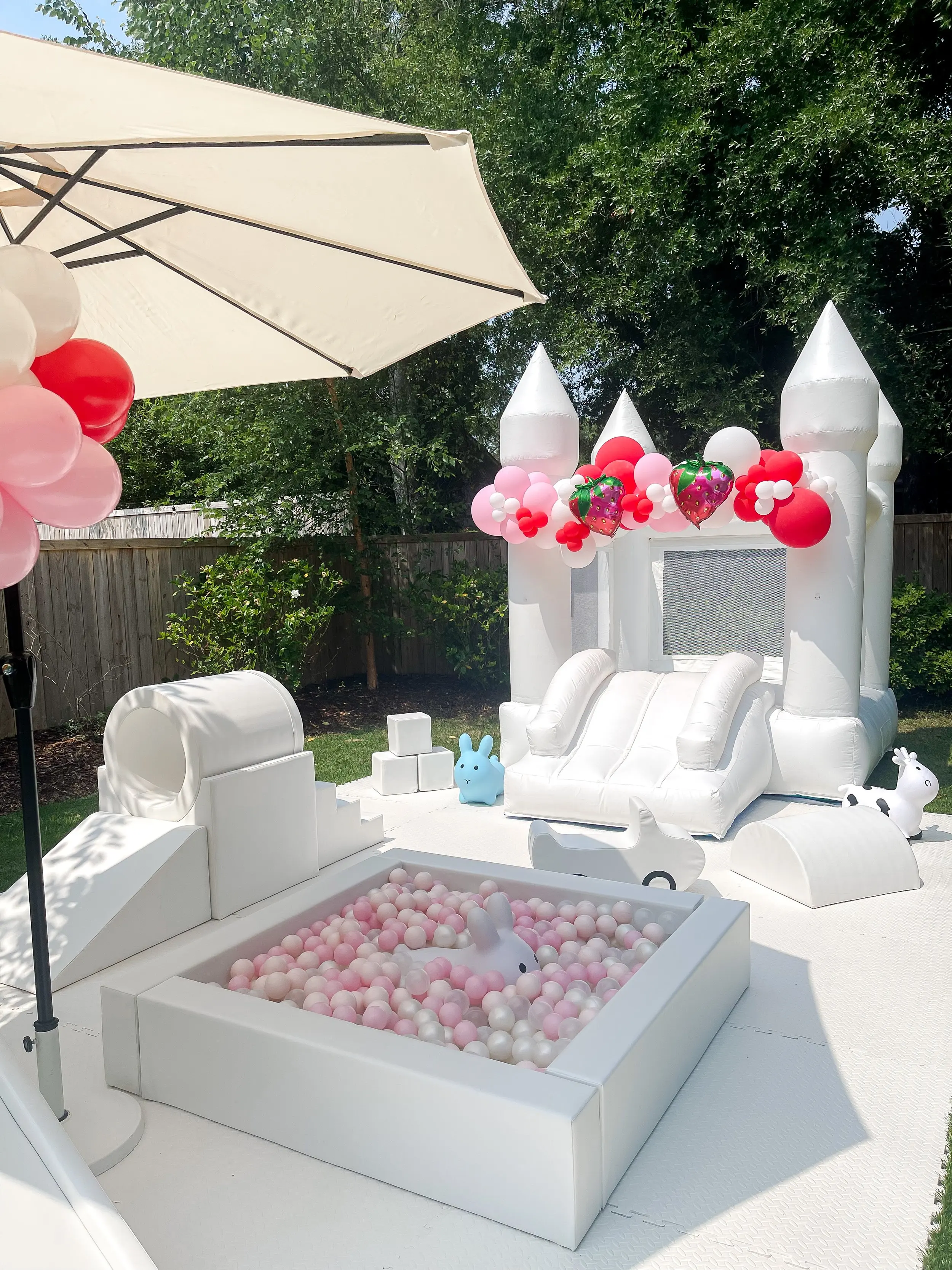 Party Rentals Animal Hoppers Ball Pit Bounce House Portable Mobile White Toddler Kids Soft Play Equipment Indoor Playground