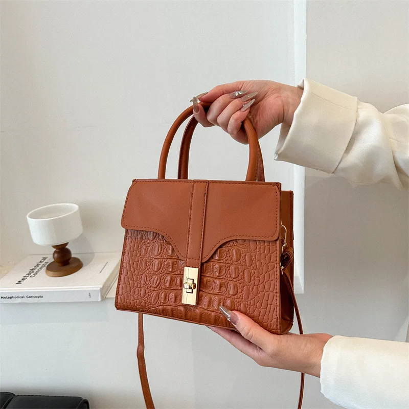 Hot Selling Korean Version Of The Lock Buckle Small Bag Woman Handbag 2024 New Crossbody Bag Small Square Bag For Female
