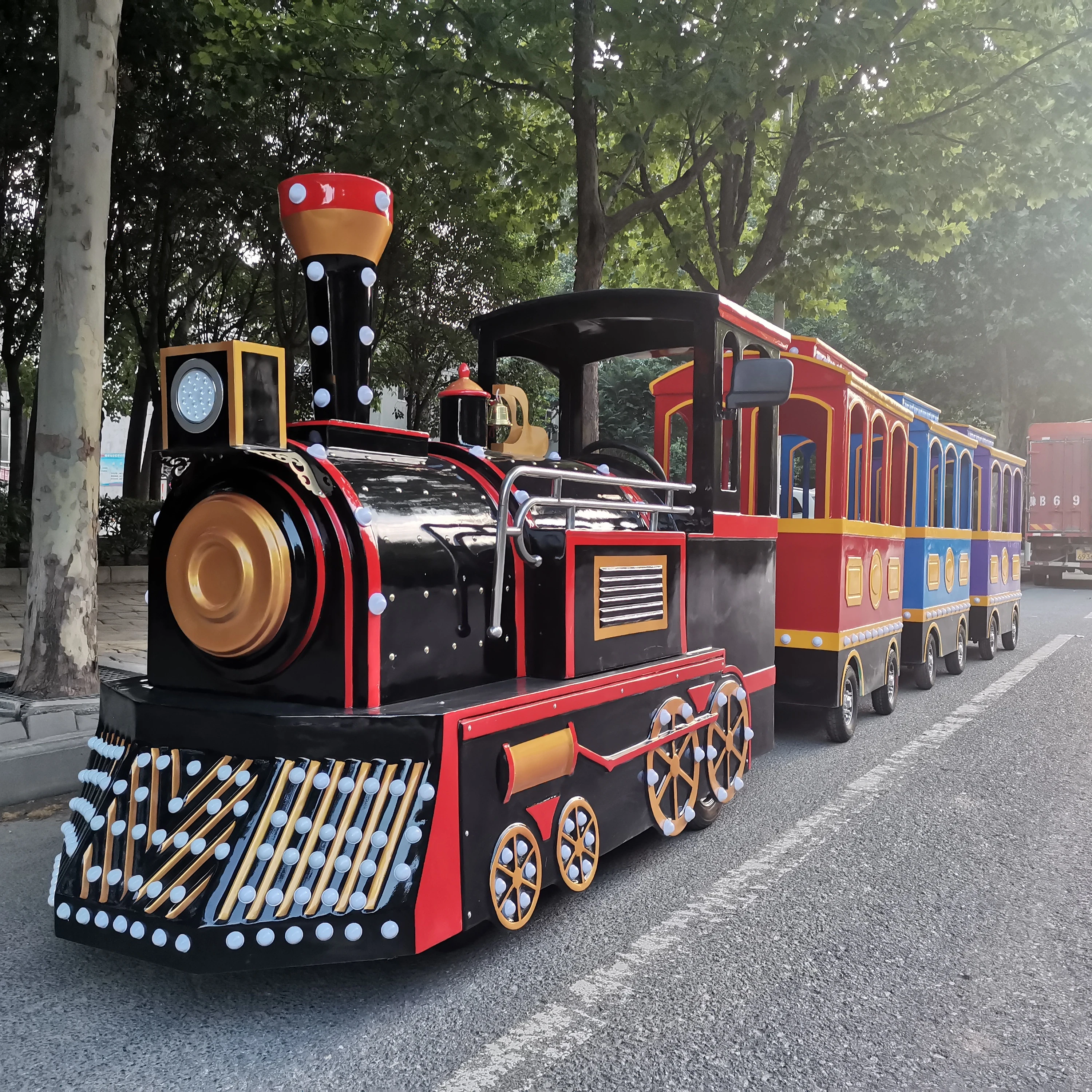 Amusement Park Rides Latest Design Attraction Road Battery Power Fun Electric Trackless Tourist Train for sale