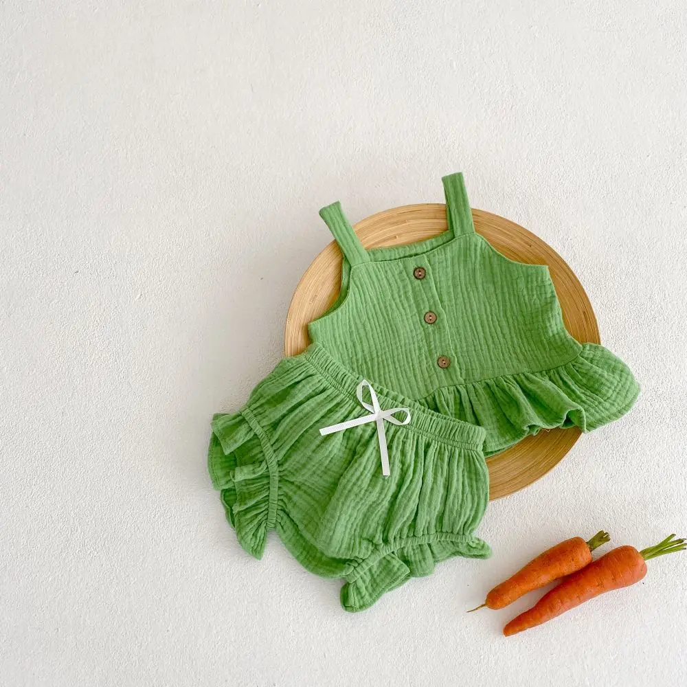 OEM Summer breathable sling ruffled muslin girls clothing sets new born baby clothes set 2pcs set buttoned sleeveless bloomers