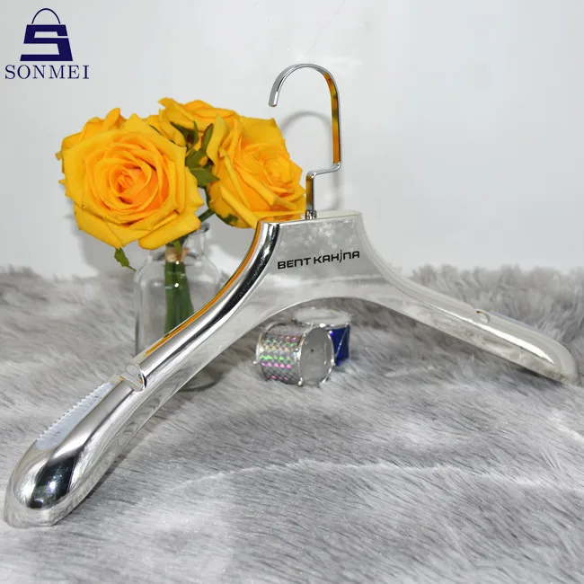 Silver plastic hanger 2.jpg