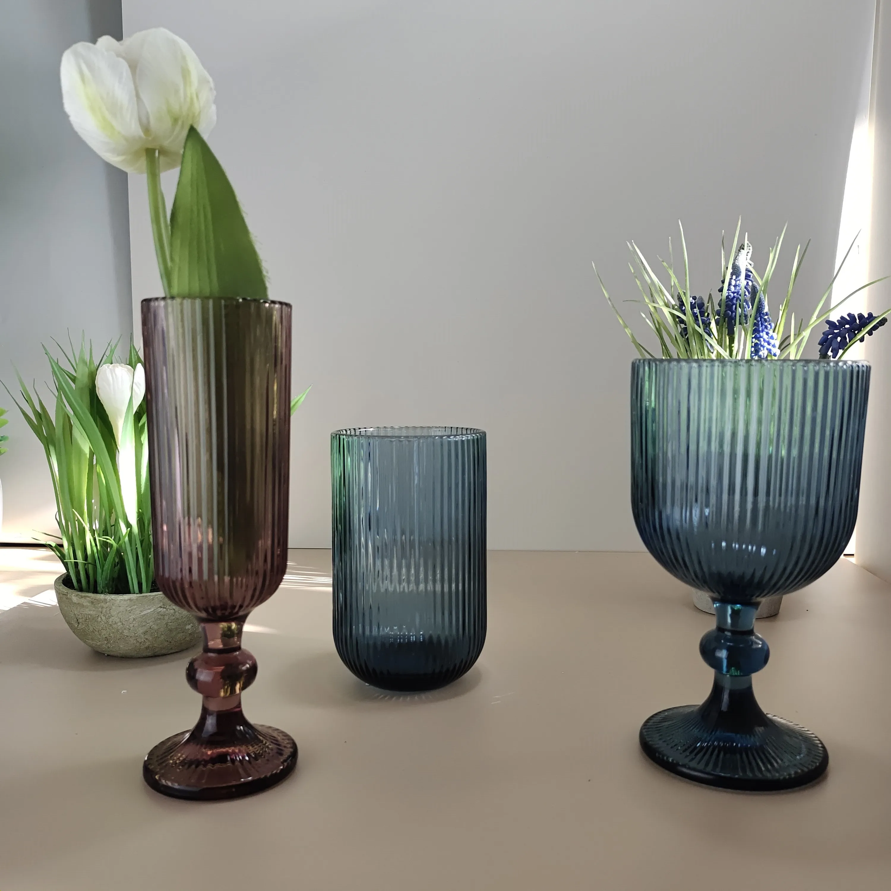 New Arrival Wholesale Glassware Ribbed Blue Goblets Thick Color European Vintage Wine Glasses Colored Drinkware Glass Goblet