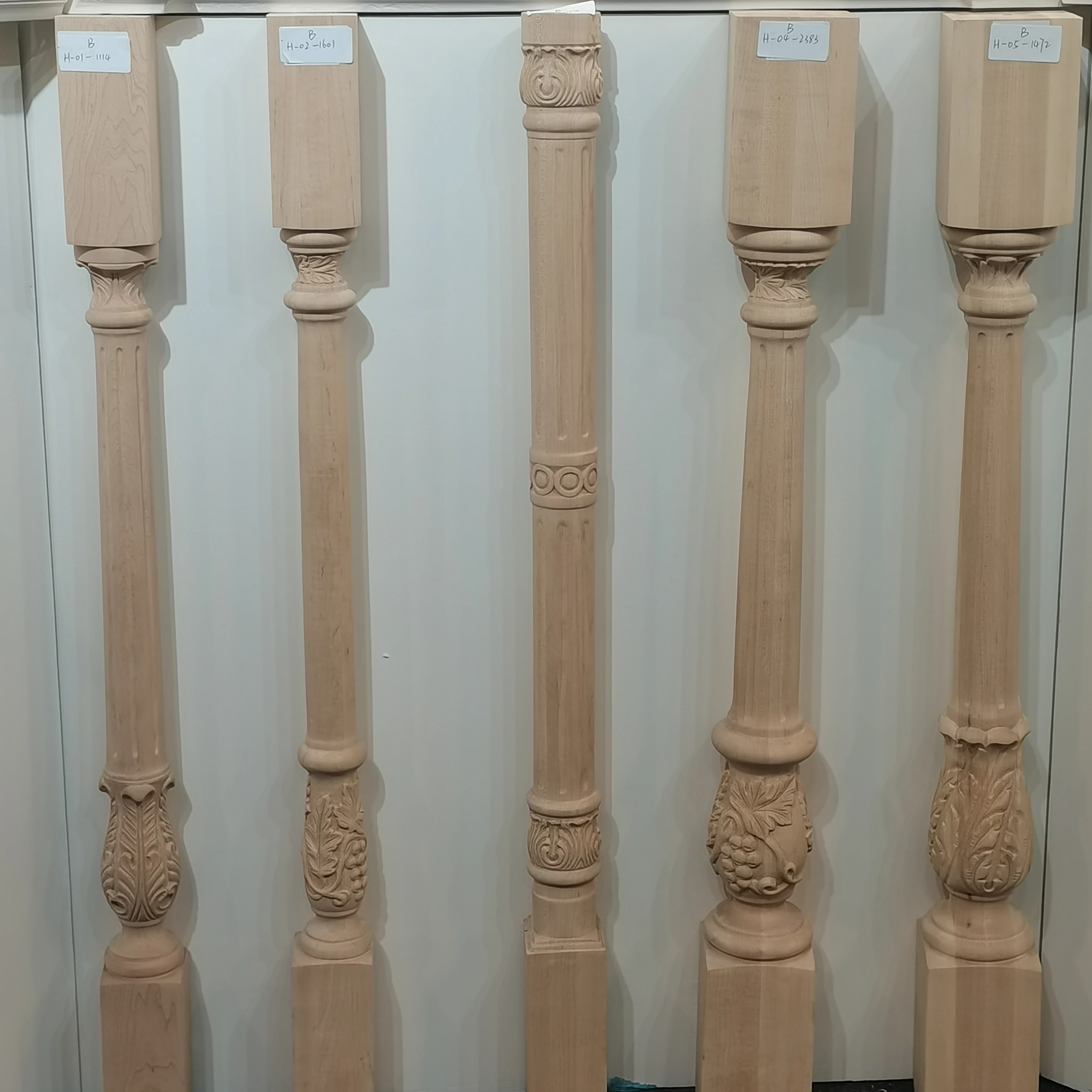 Solid Wood Pillars And Baluster Luxury Stairs Decorative Wood Carved Large Column Wood Roman Newel Post Column Spindle Column
