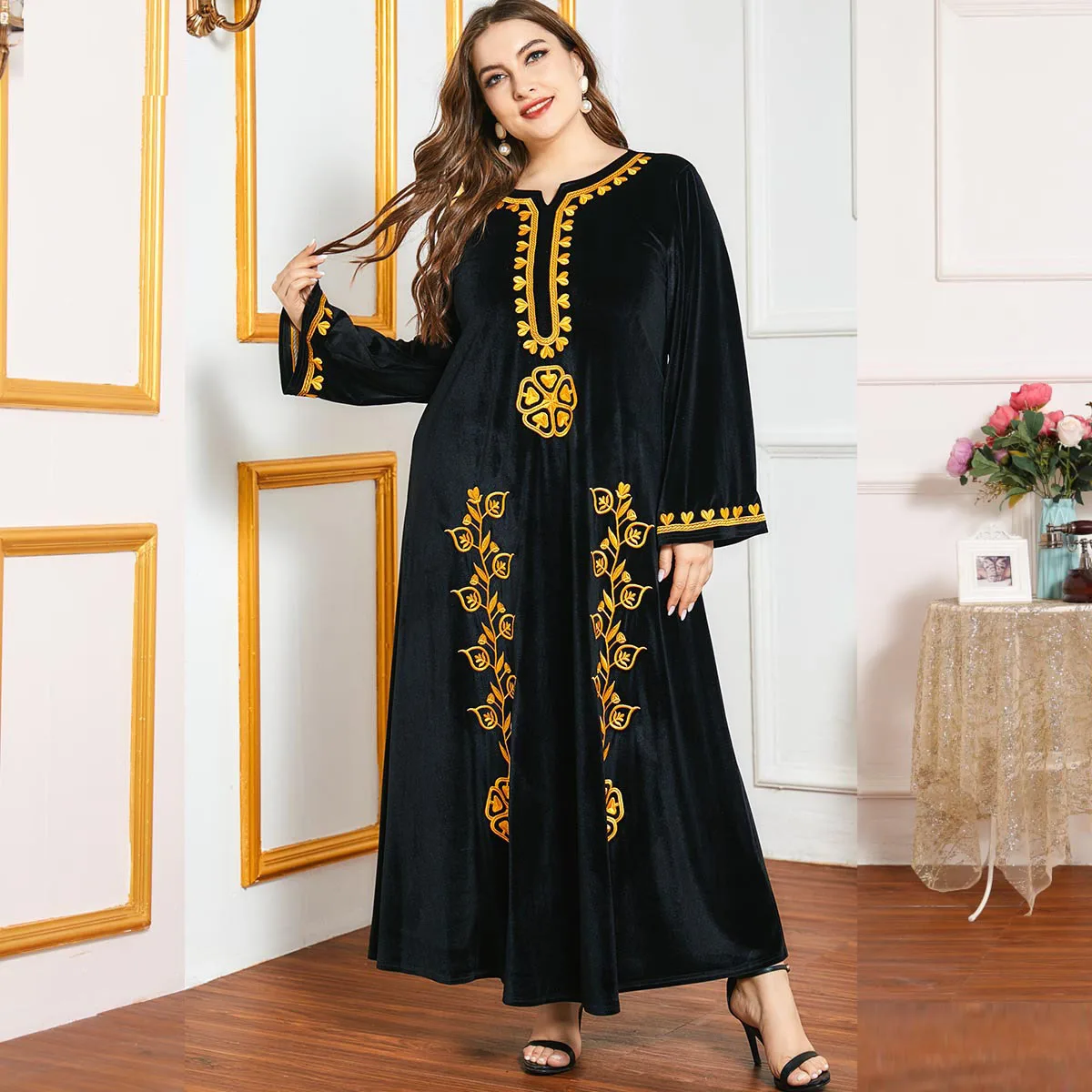 High Quality Abaya Flower Velvet Gold Thread Embroidery Muslim Dress Autumn Winter Abaya Dubai Black