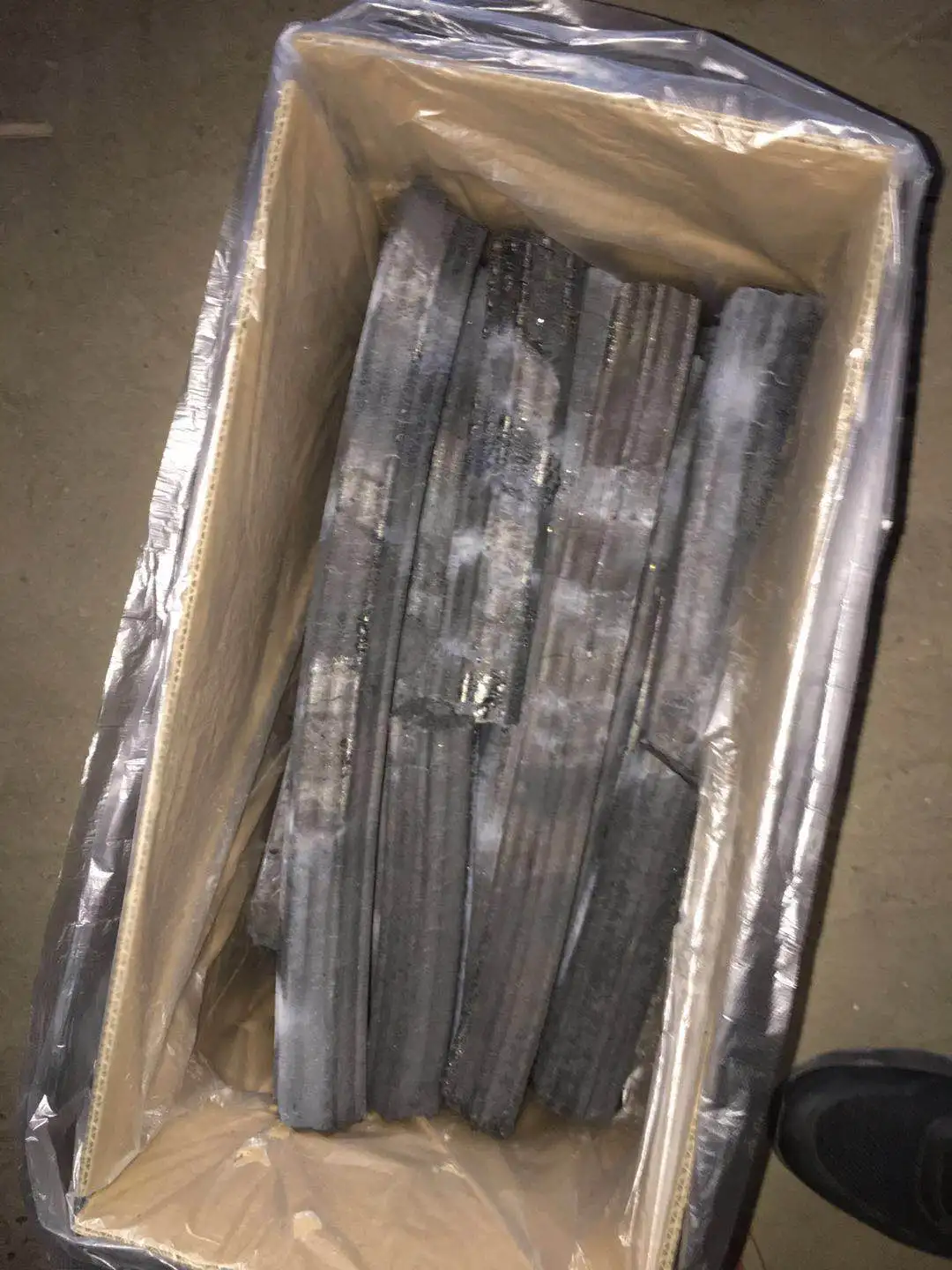 Factory export 10kg/CTN Strip shape 6hours burn time sawdust Machine-Made bbq charcoal