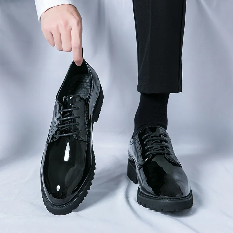Large size leather shoes for men 2024 four seasons British style shiny pointed leather shoes thick sole heightening shoes