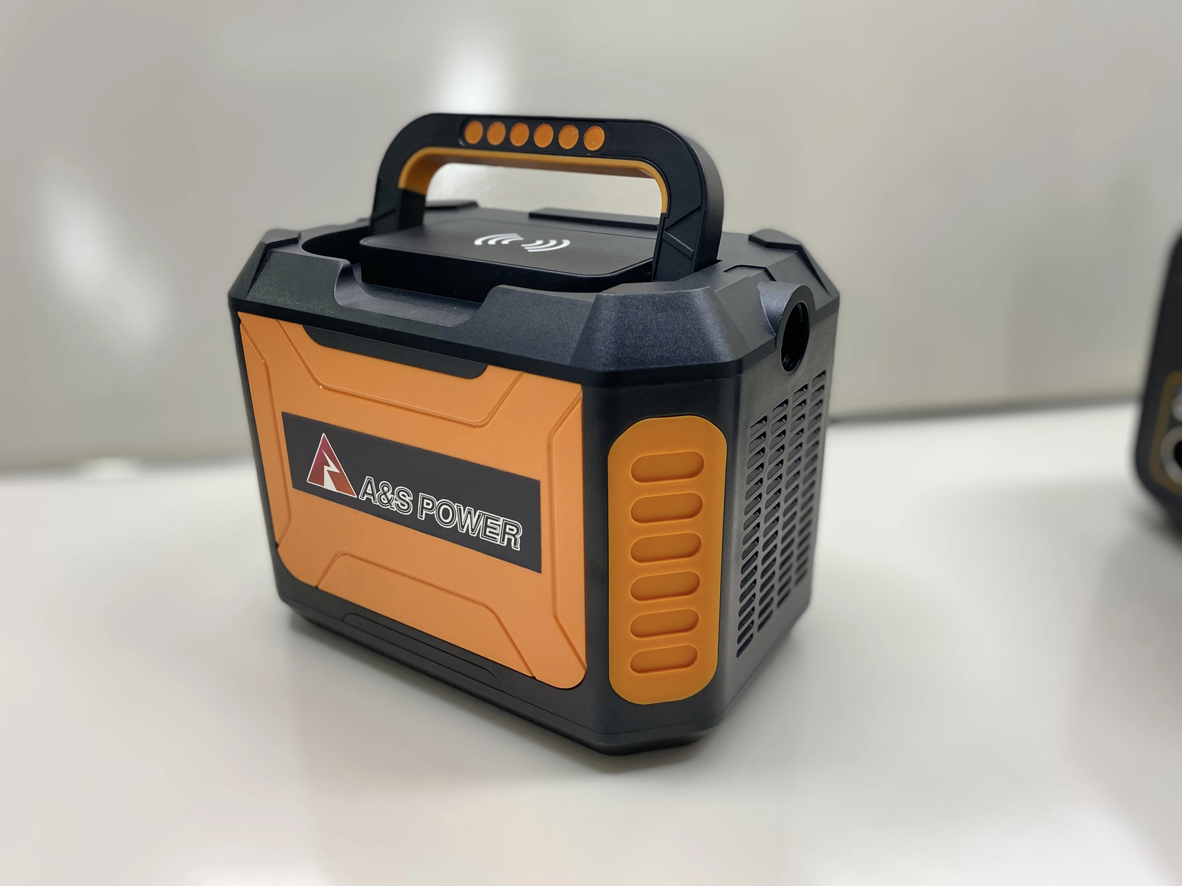 13ah 14.8v Portable solar generator/emergency power station outdoor power supply for laptop/mini cooler