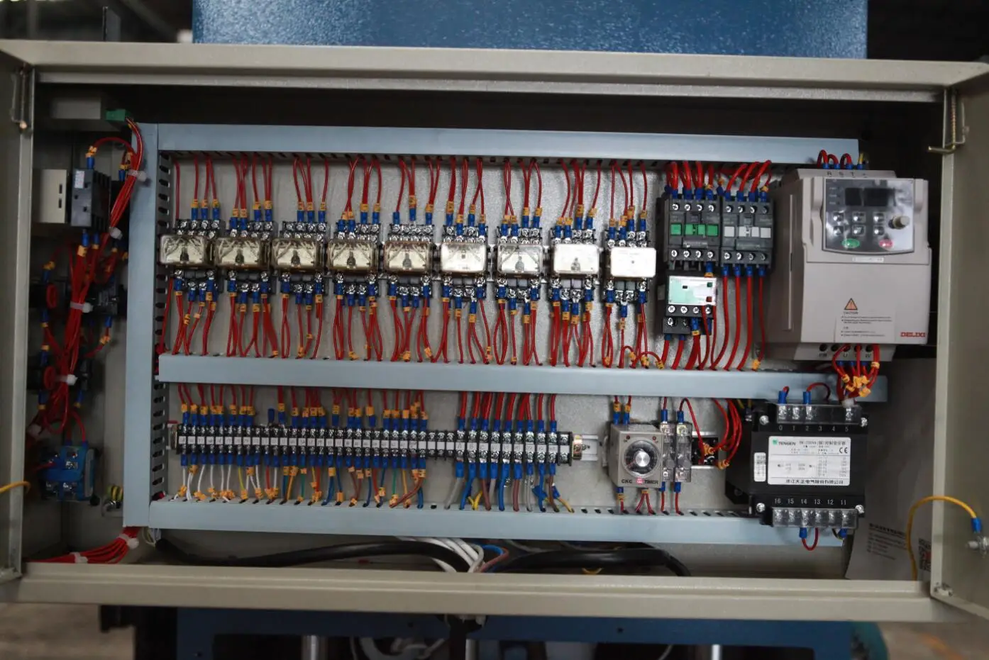 Bilateral Working Hydraulic Blister Die Cutting Machine