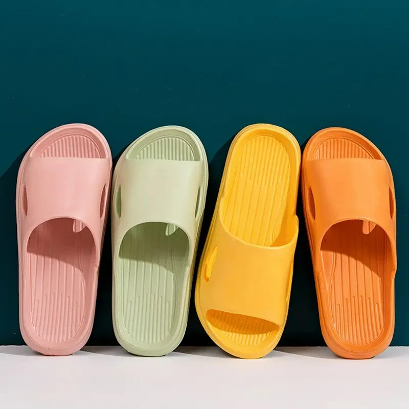2024 новые многоцветные сандалии для ванной комнаты удобные мягкие тапочки нескользящие мужские и женские модели поддерживают индивидуальную настройку