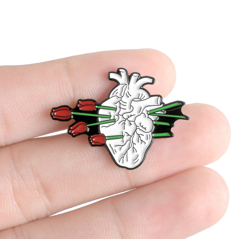 Wholesale Low MOQ Romantic Metal Badge Deep Brooch Pin Rose Heart Lapel Pin Soft Enamel Pin