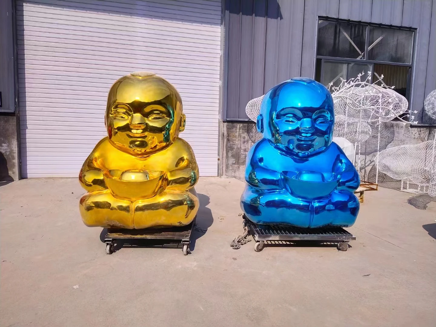 Hot Popular Customized fiberglass  outdoor garden electroplate sculptures chrome  sculpture statue