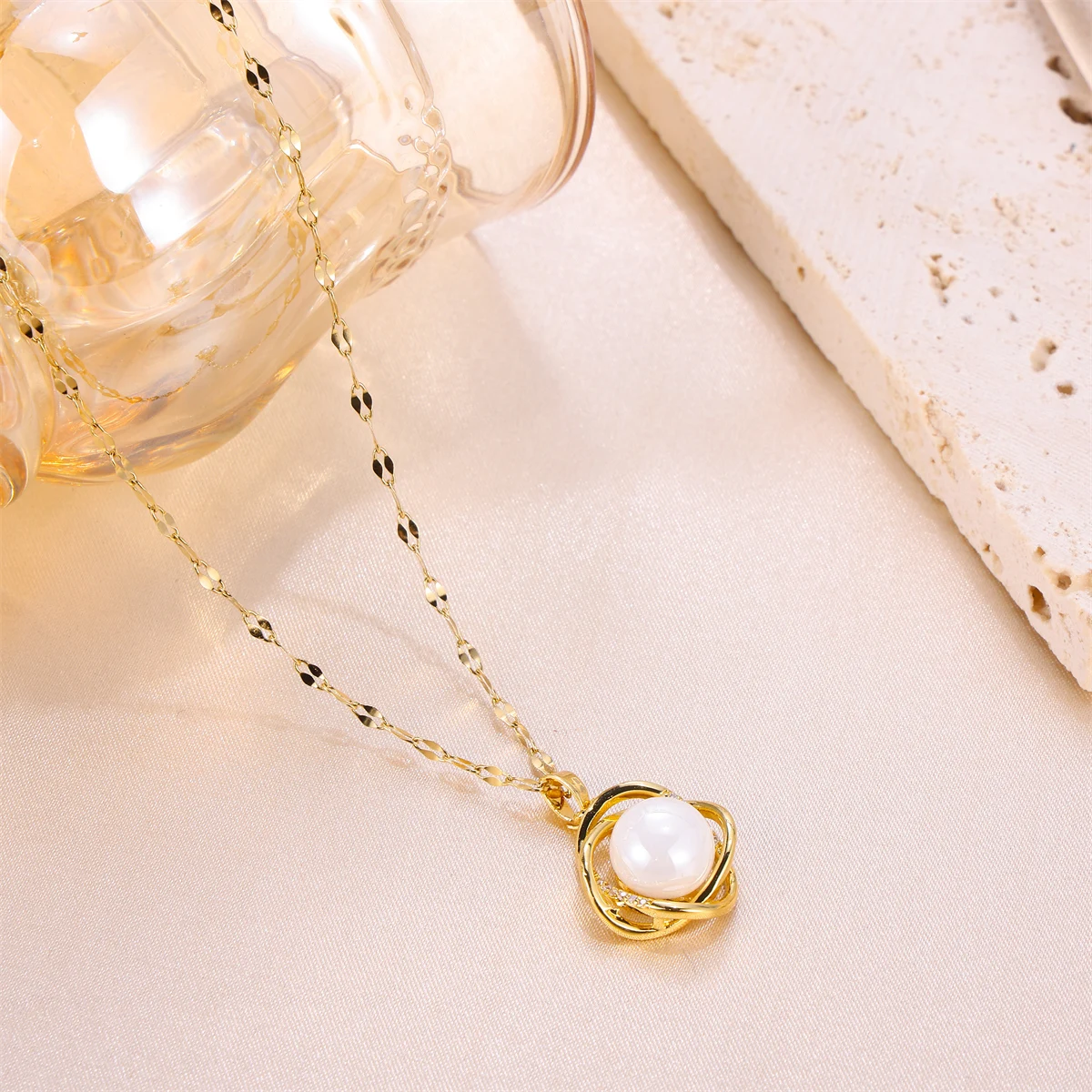 MJ Delicate Niche Fashionable Imitation Pearl Waterproof Stainless Steel Gold Plated Pendant Necklace For Women Men Jewelry