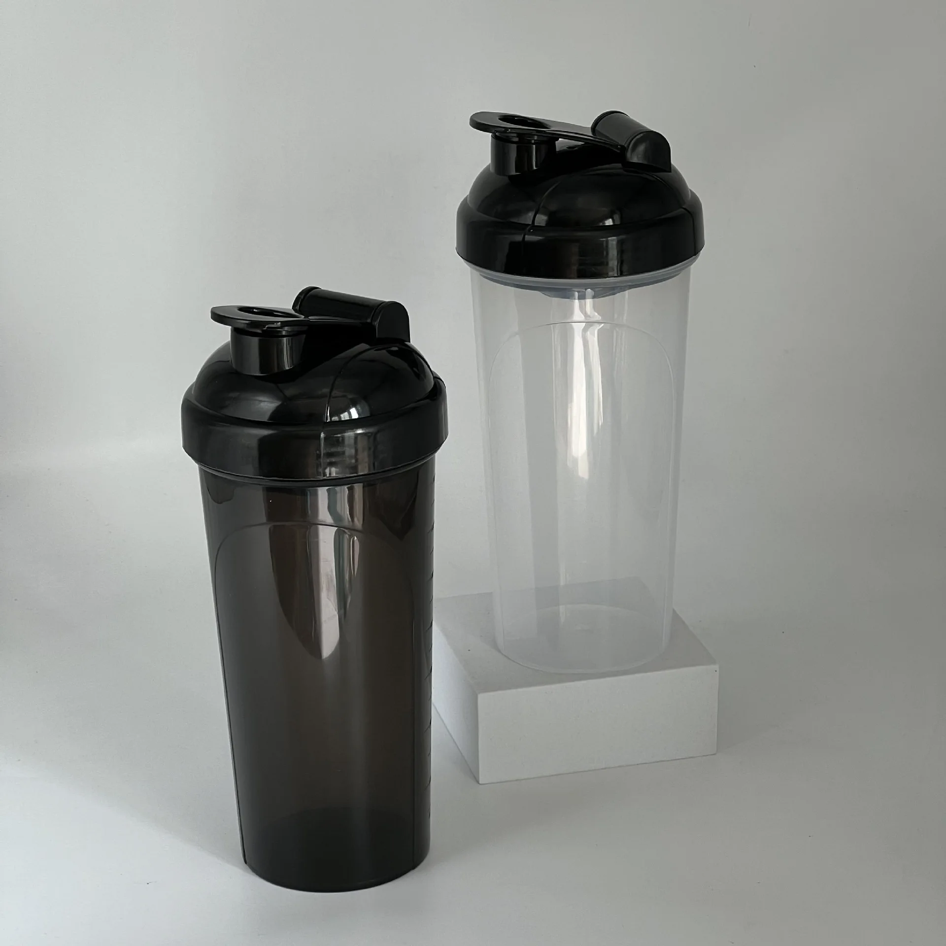 Customized Logo 700ml Gym Sports Plastic Water Bottle Shaker Cups Blender Protein Shaker Bottle for Shakes Protein Mixes Fitness