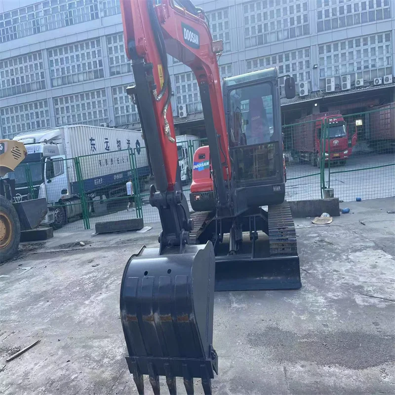 South Korean second-hand 6-ton crawler excavator,  used  Doosan DX60 small excavator