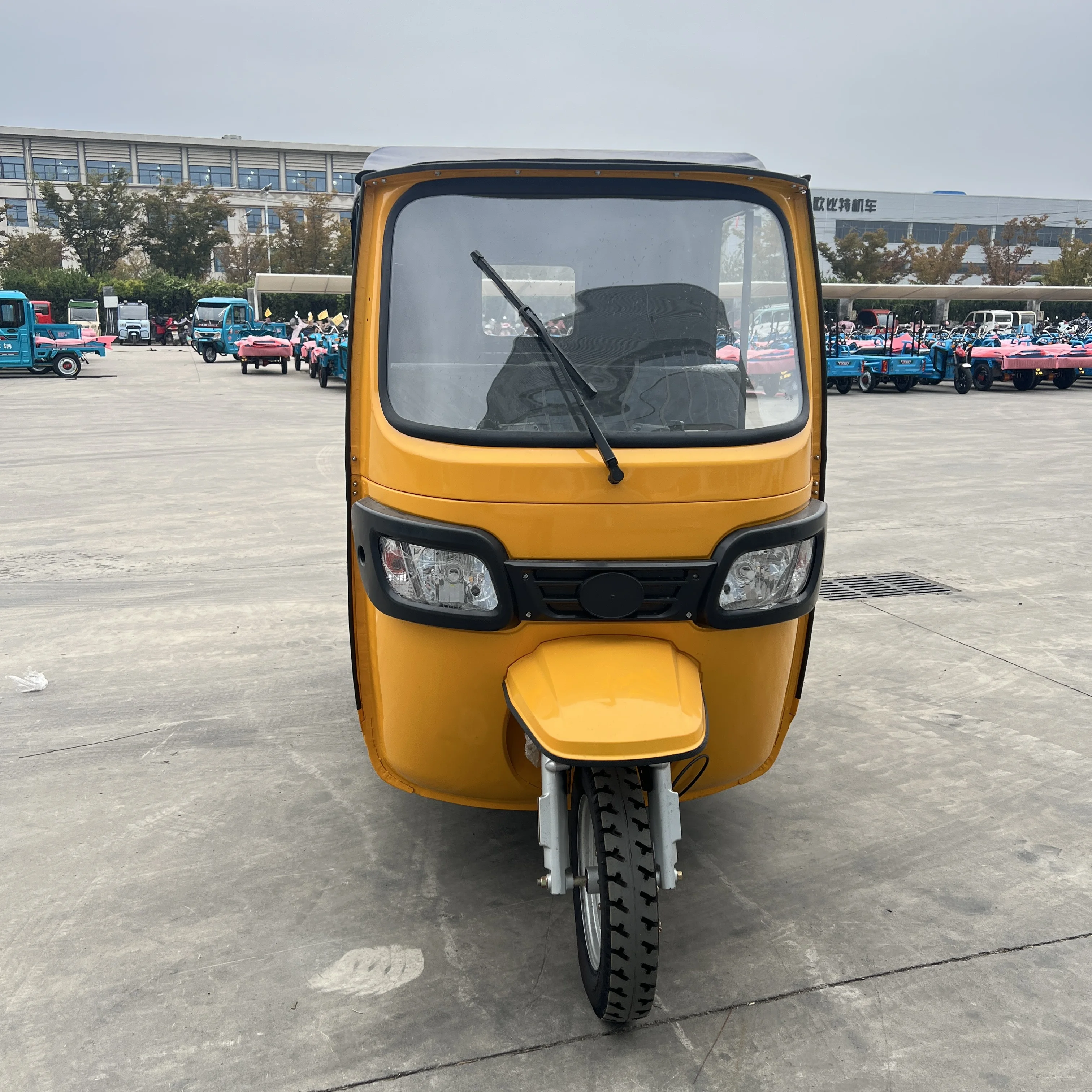 China Price 72V82AH Removable lithium battery Tour 1 Moto Taxi 1800w Eletricycle Passenger Tricycle Electric Rickshaw