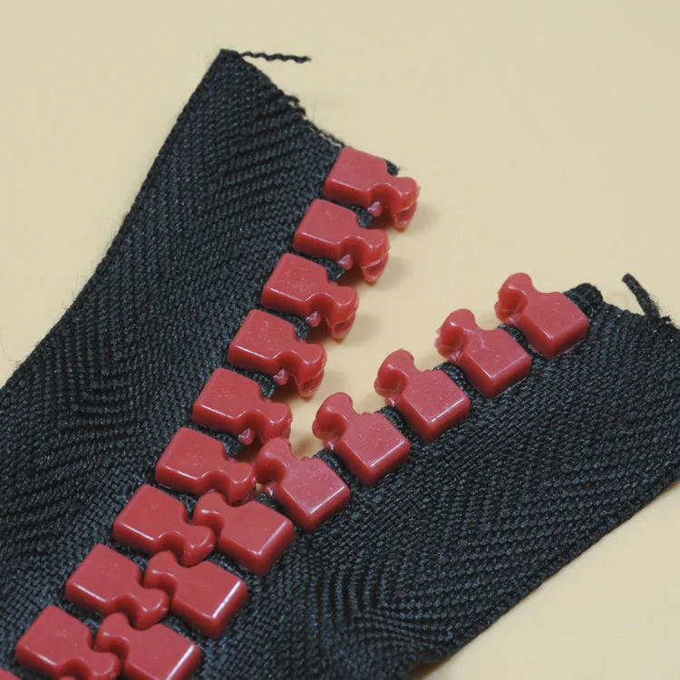 
30# giant teeth plastic zipper - open end big zipper for jackets or bag -Zipper slider manufacture 
