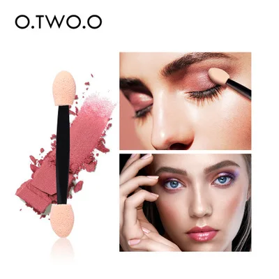 Двусторонняя губчатая кисть для теней O.TW O.O 2002 25