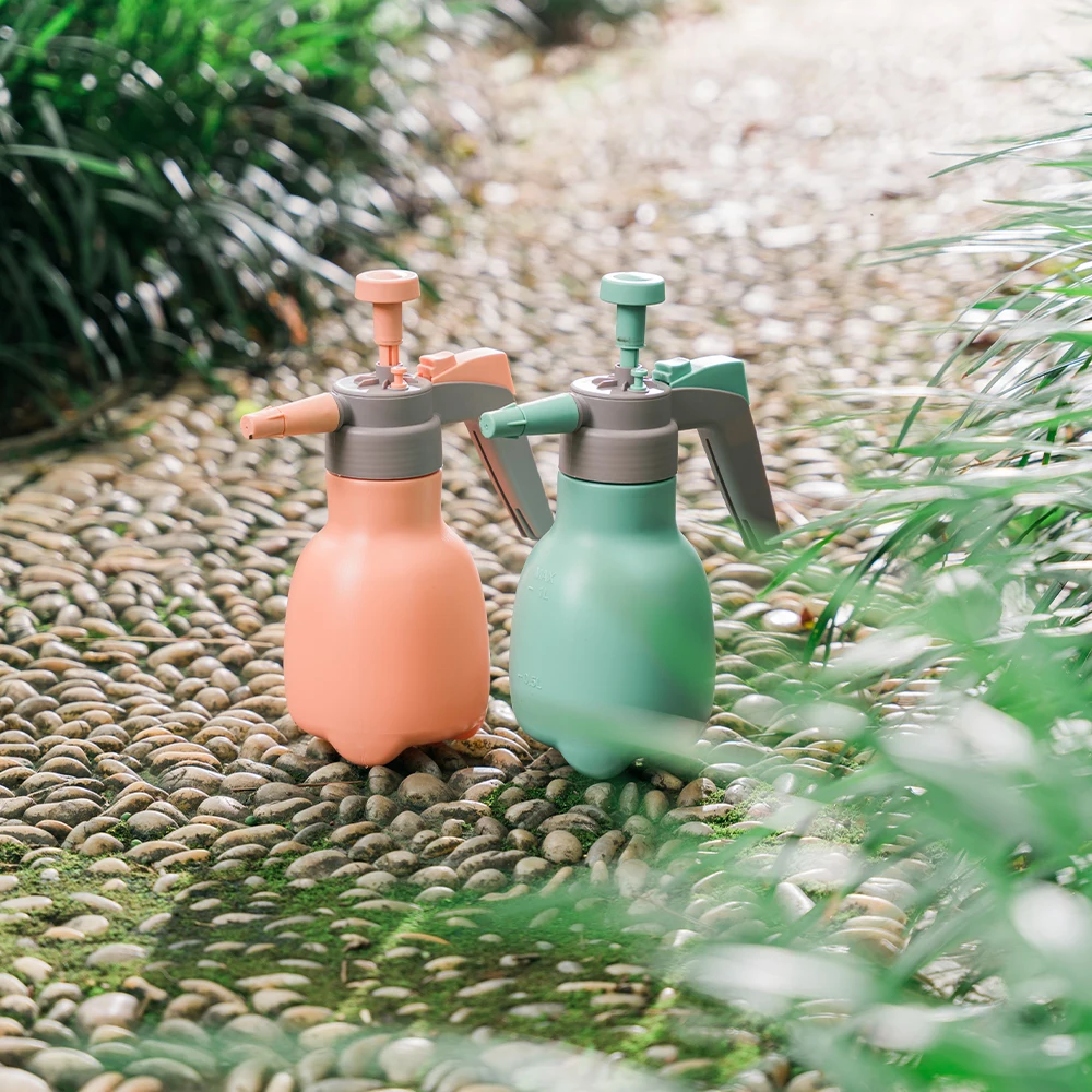 High-Pressure Pump Garden Mini Hand Watering Plants Sprinkling Pressure Plastic Spray Can Easily monitor the water