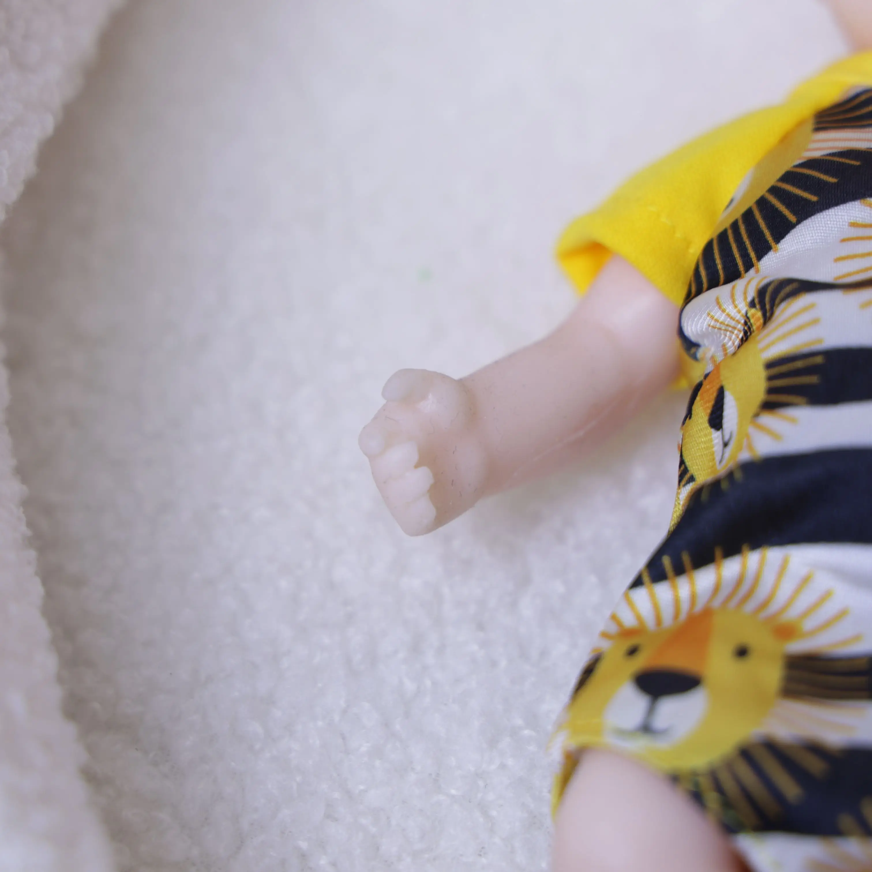 8inch Real Reborn Doll Baby Silicone Body(girl) Newborn Baby Lifelike Painted Skin With Pacifier bottle and outfit for gifts