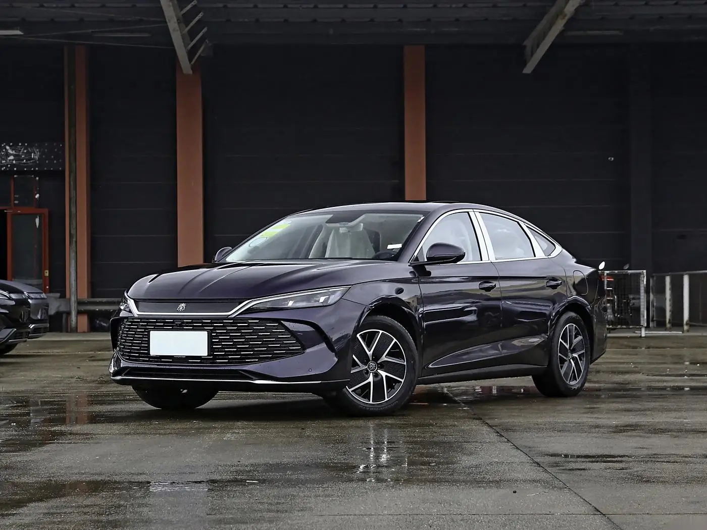 BYD QIN L DM-i 80 км 120 Новый энергетический автомобиль подключаемый Гибридный 2024