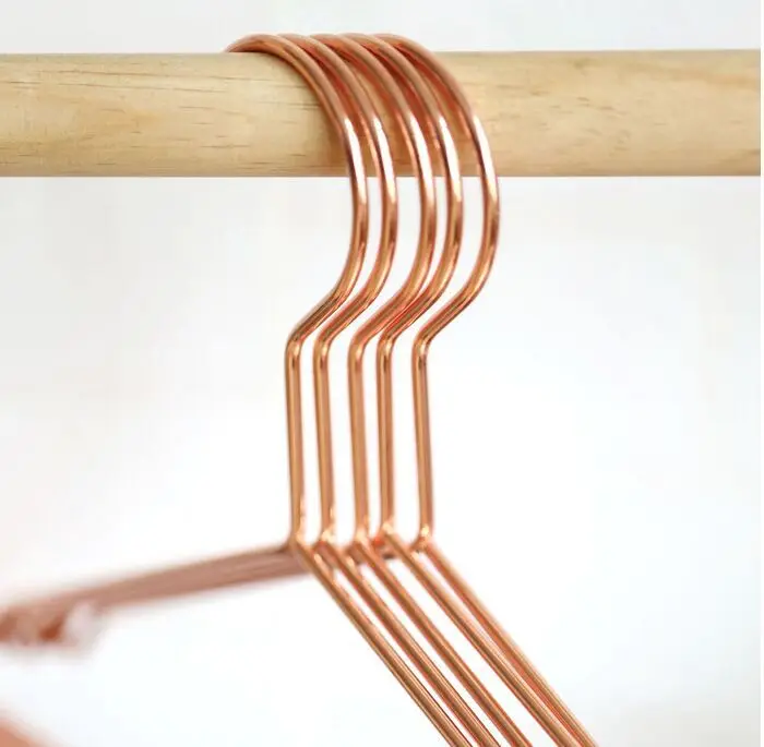 Ready to Ship Fast Delivery Shiny Rose Gold Metal Copper Wire Clothes Hanger for Store Garment Display