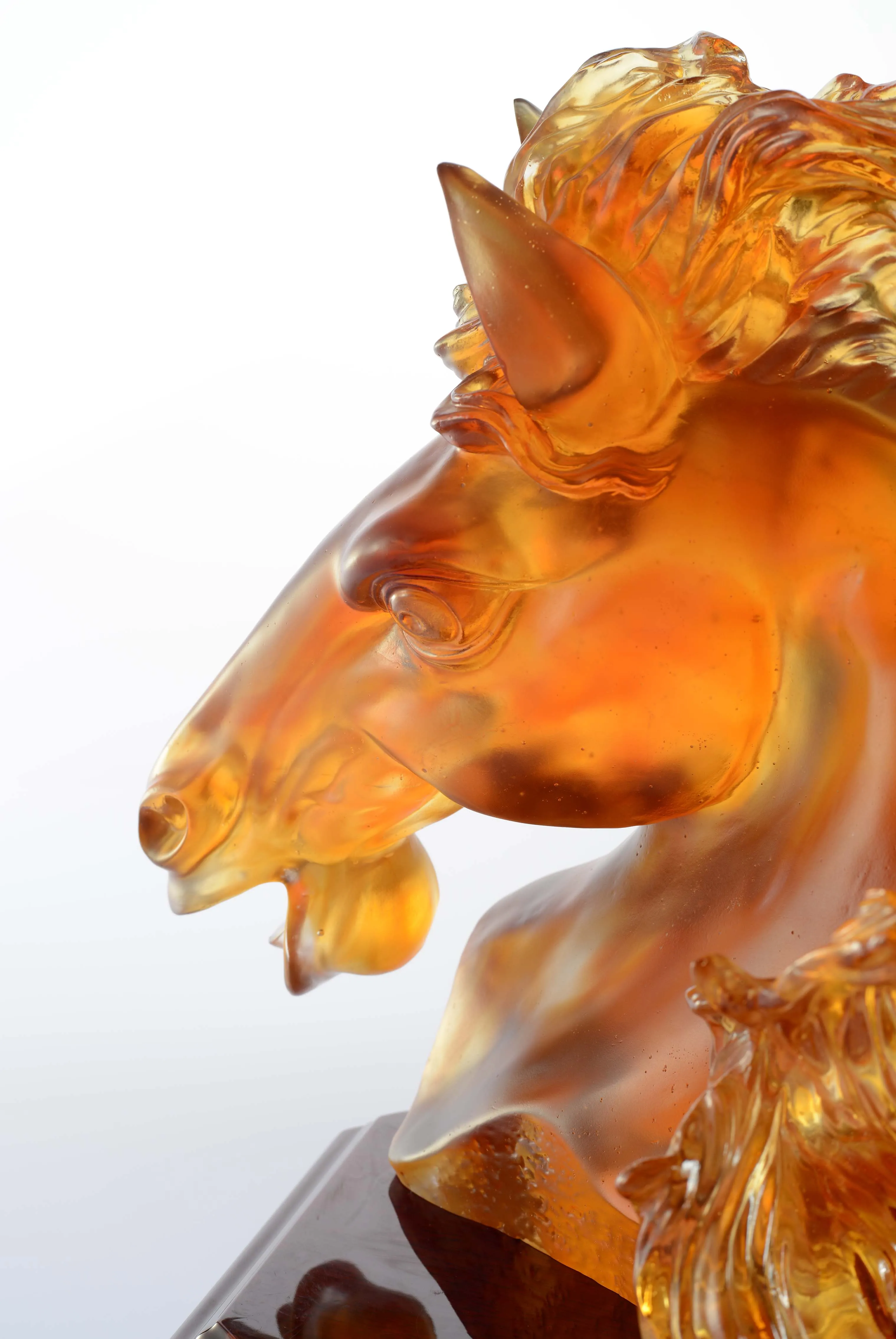 New Chinese Fengshui liuli crystal art horse sculpture for home decoration and business gift