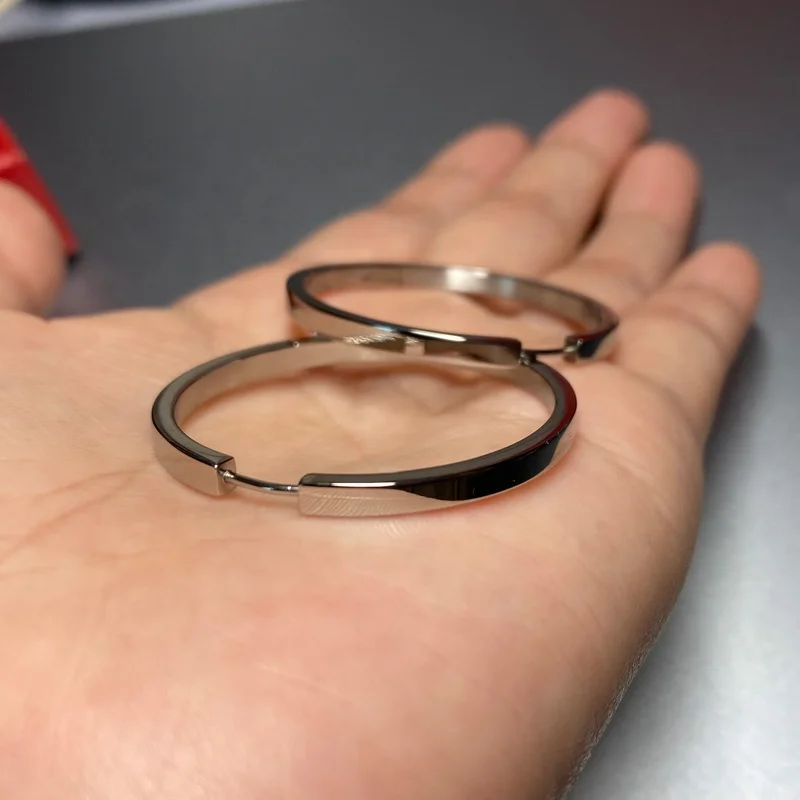 Wholesale Implant Grade Titanium Hypoallergenic Hoop Earrings for Women Sensitive Ears Non Tarnish 18k Gold Plated Ear Jewelry