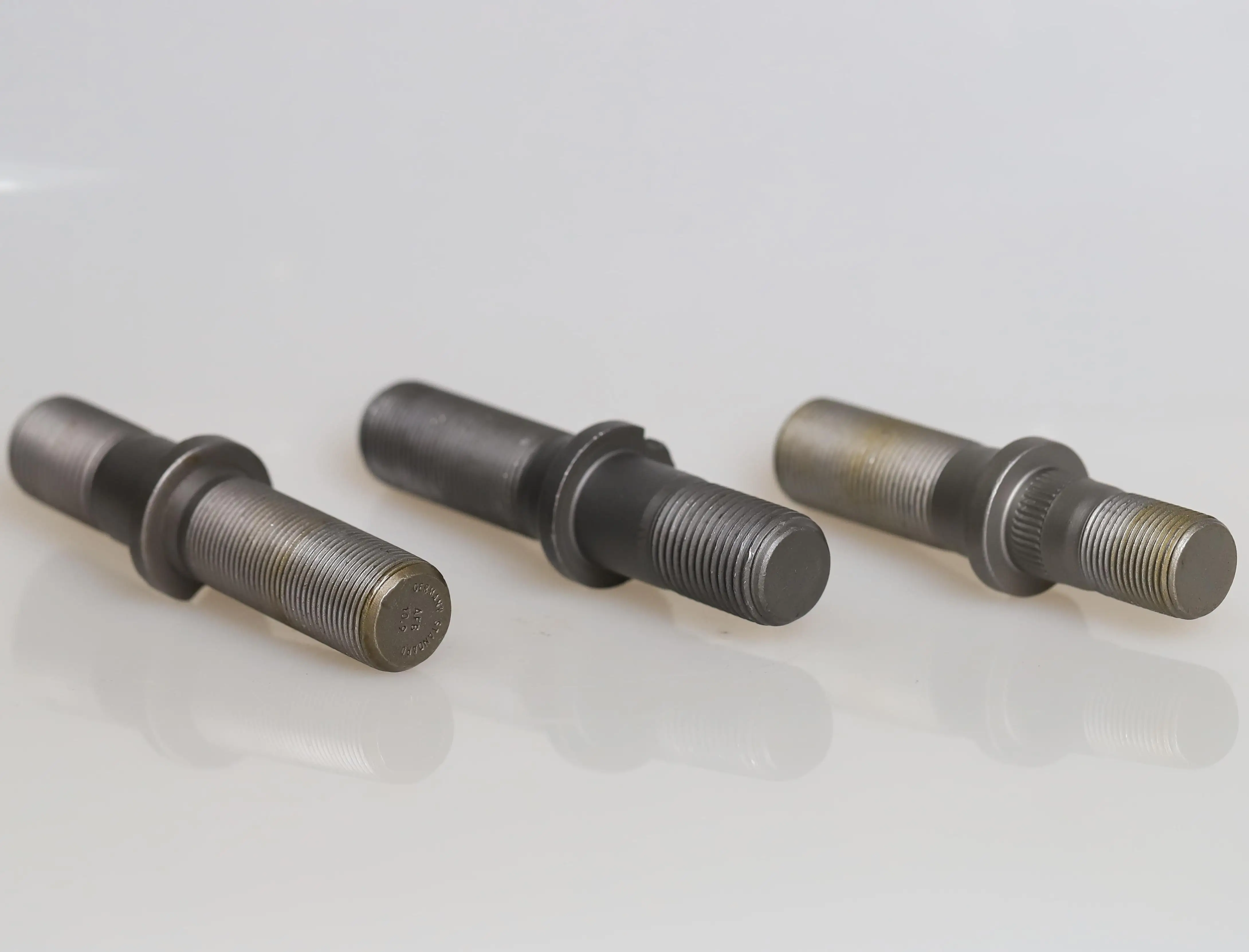 Grade4.8/8.8/10.9/12.9 High Quality DIN931 DIN933 Hex Head Bolts and Nuts