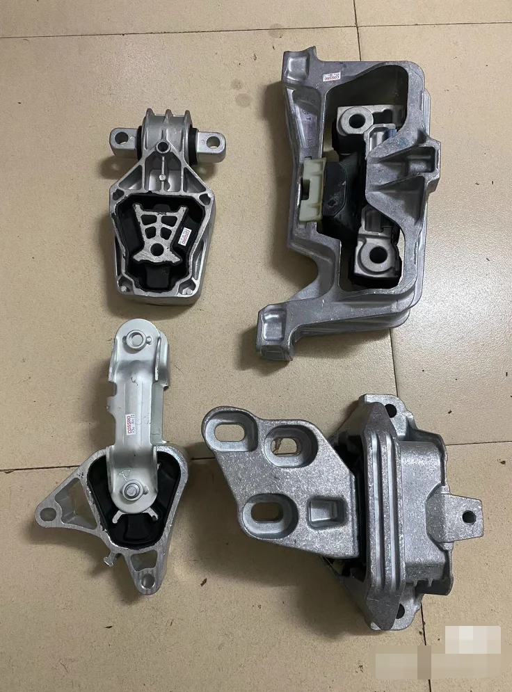 Mercedes Benz original M270 M651 Mercedes Benz engine support frame W246 W117 W242 W176 W156 engine suspension 2462401209