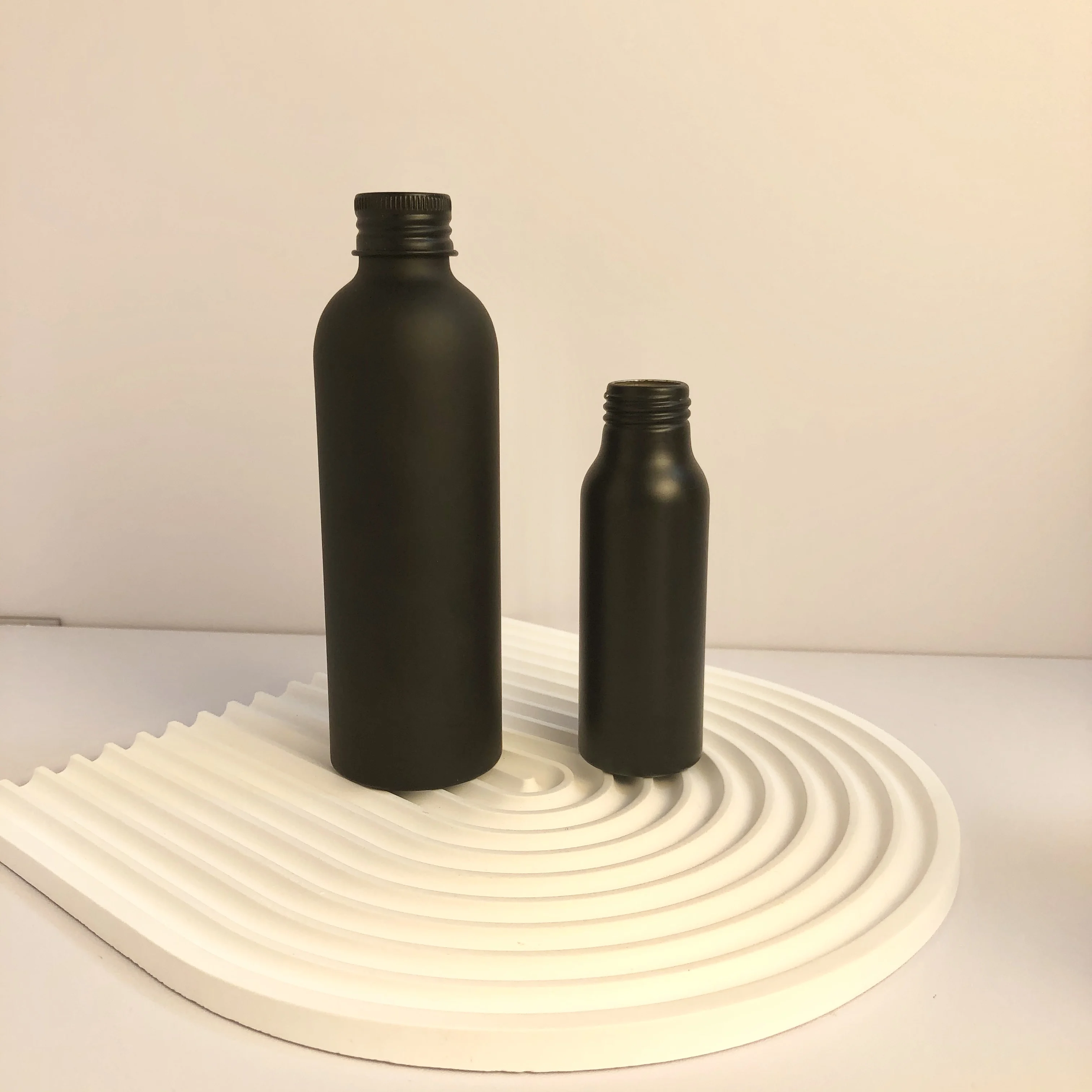 Customized Empty shampoo bottle aluminum 100ml 300ml 500ml Black Aluminium Bottles 1000ml