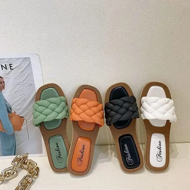 Women New Styles Summer Fashion Leather Flat Slippers Women Sandals Non-Slip Soft Bottom Comfortable Slippers For Women