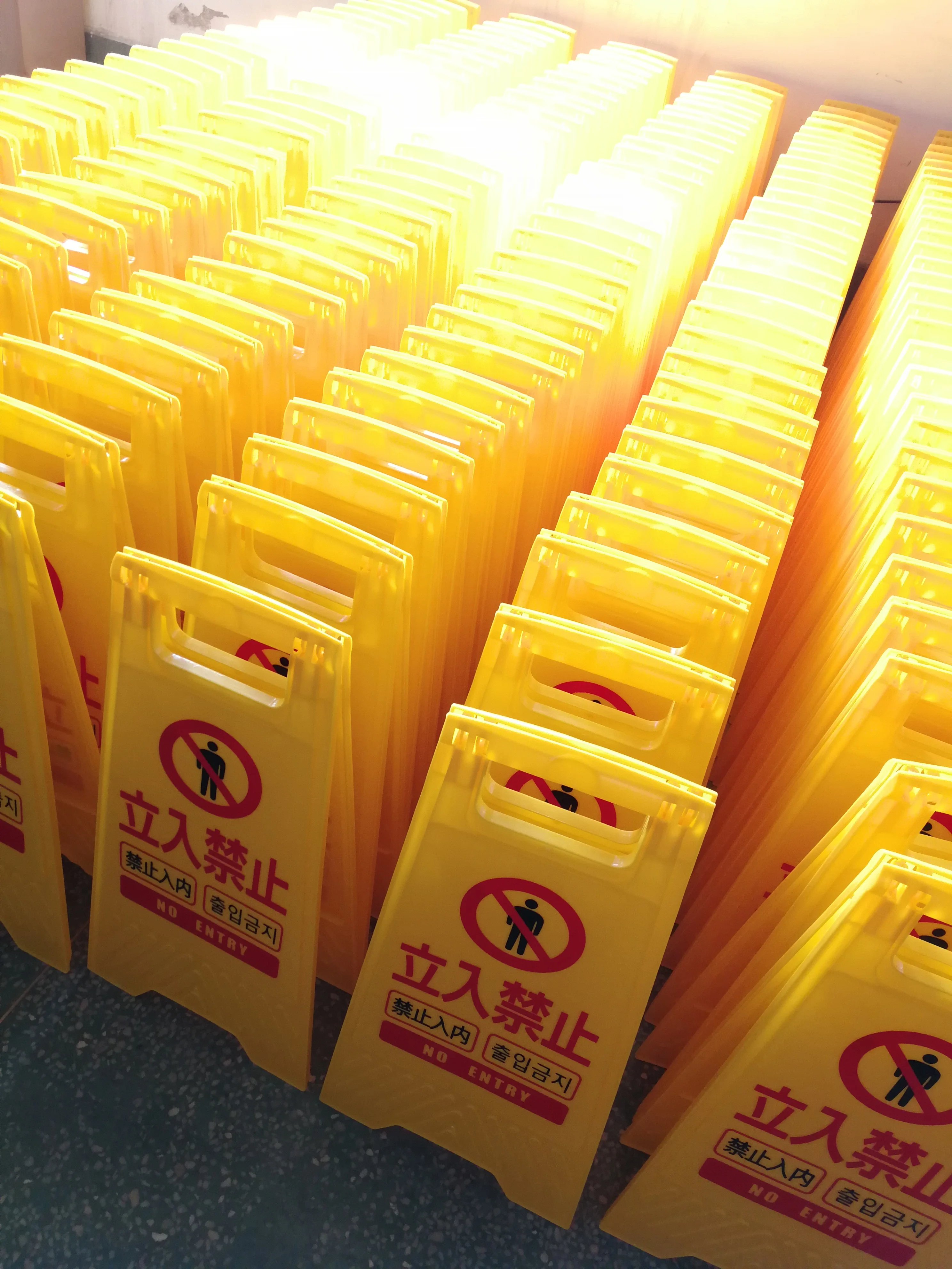 
Good Quality Customized Printed Safety Warning Sign Board For Caution Wet Floor Sign Cleaning Slippery 