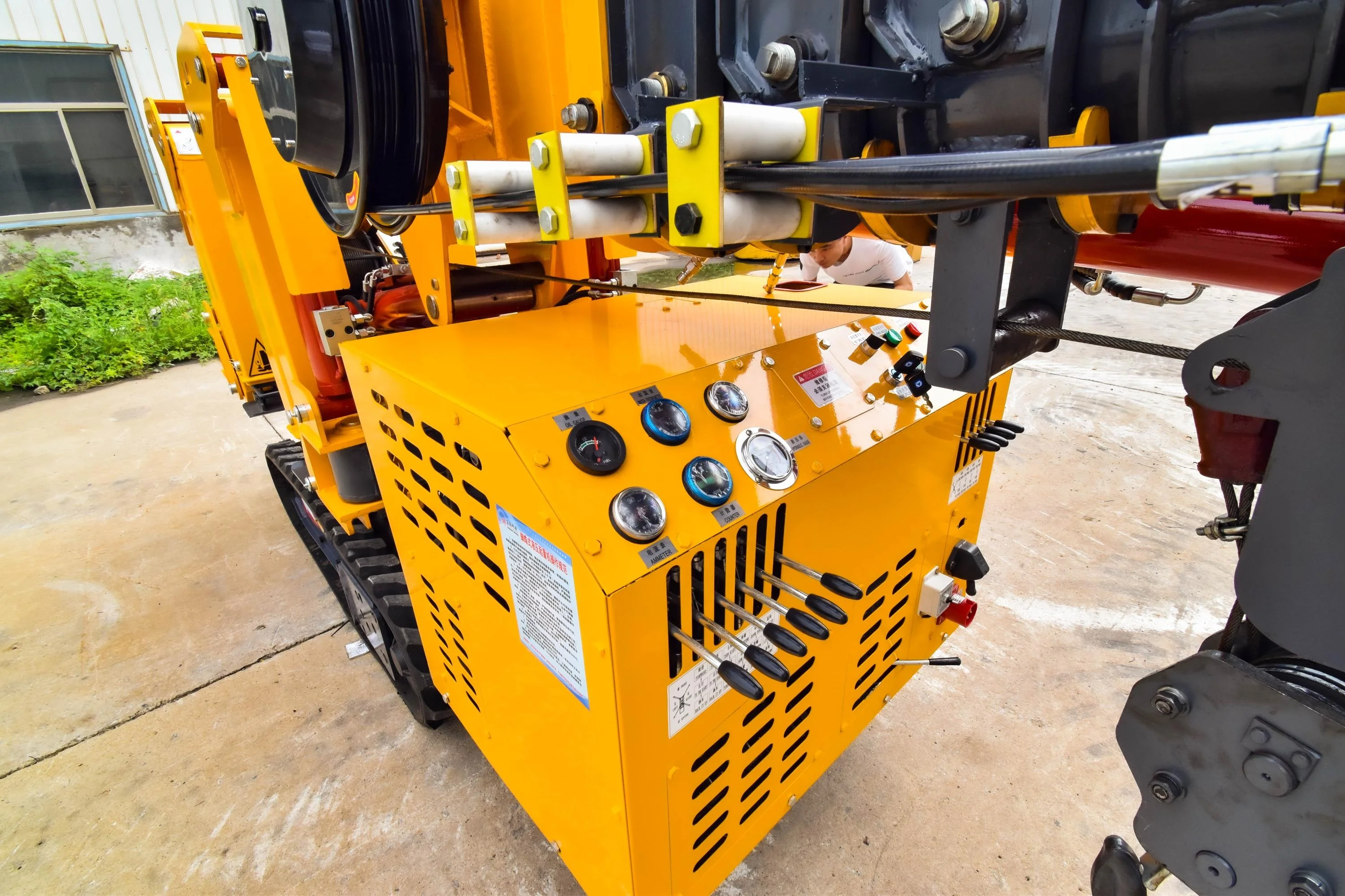 Wireless Remote Control 1Ton To 14Ton Electric Diesel Hydraulic  Crawler Crane