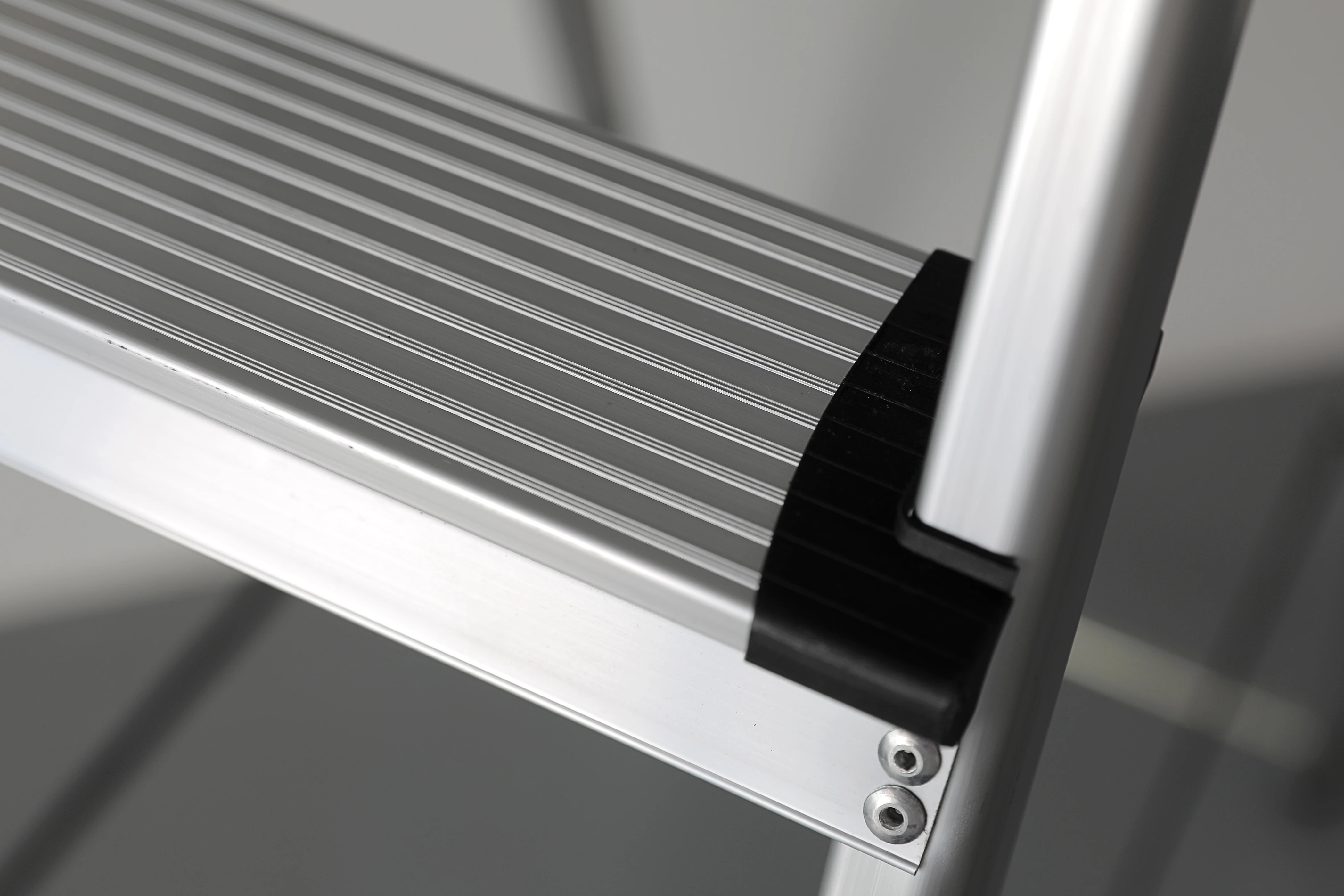 Extra wide step aluminum ladders aluminum top platform 6 step home use aluminum stepstools ladder with tool tray