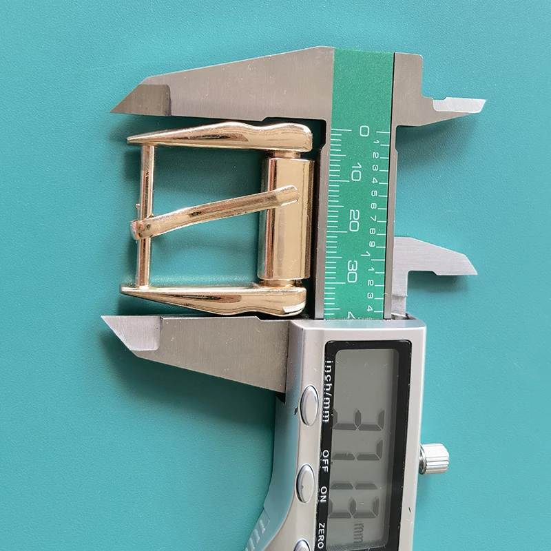 Factory Wholesale Custom logo fashion Western belt buckles retro metal pin buckle belt for bags women