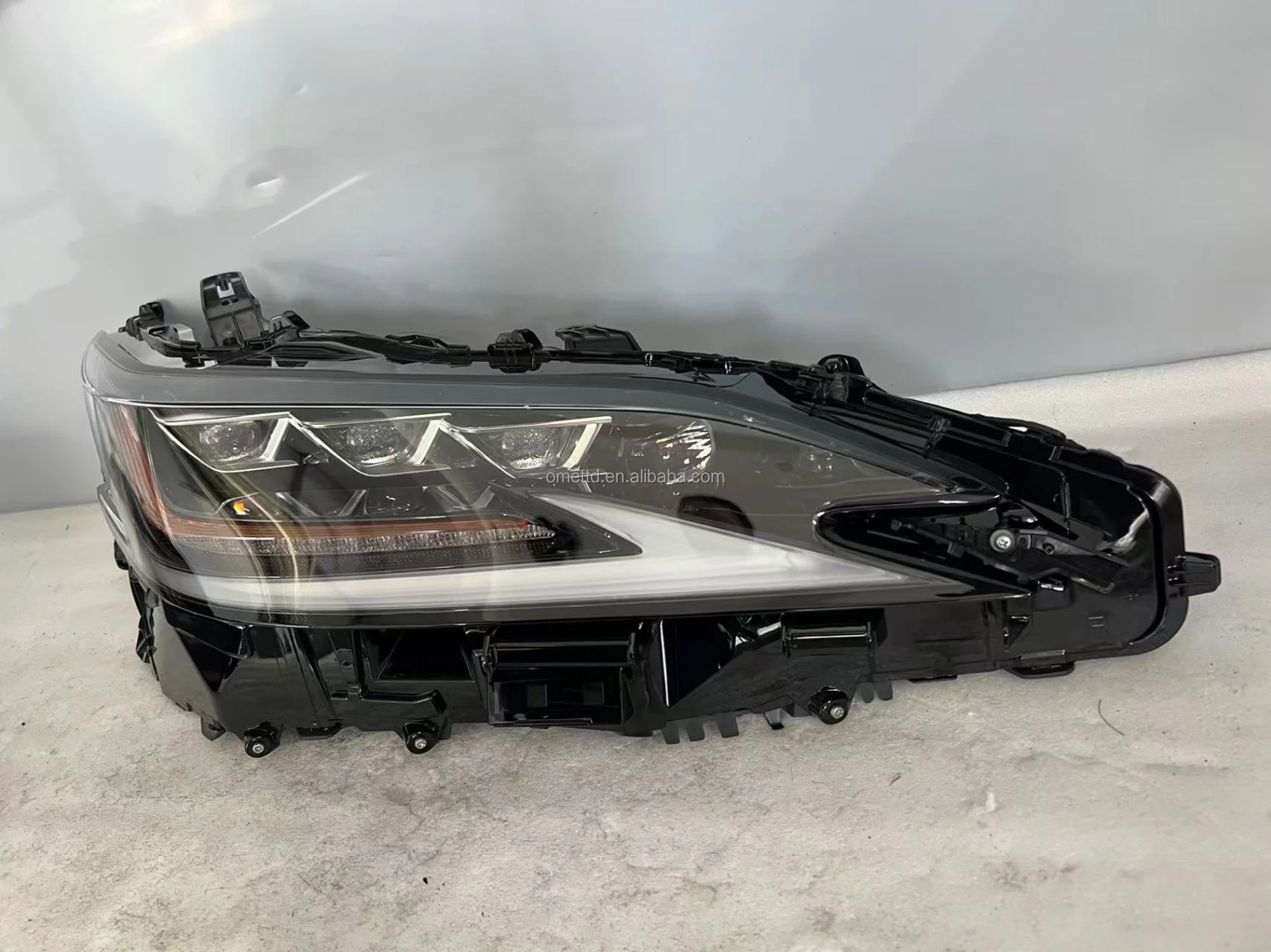 Original ES200 ES260 ES300h LED Headlight 3 Eye Matrix Headlights For 2018-2020 Lexus ES Headlamp OEM 6AA-AXZH10 8118533G31