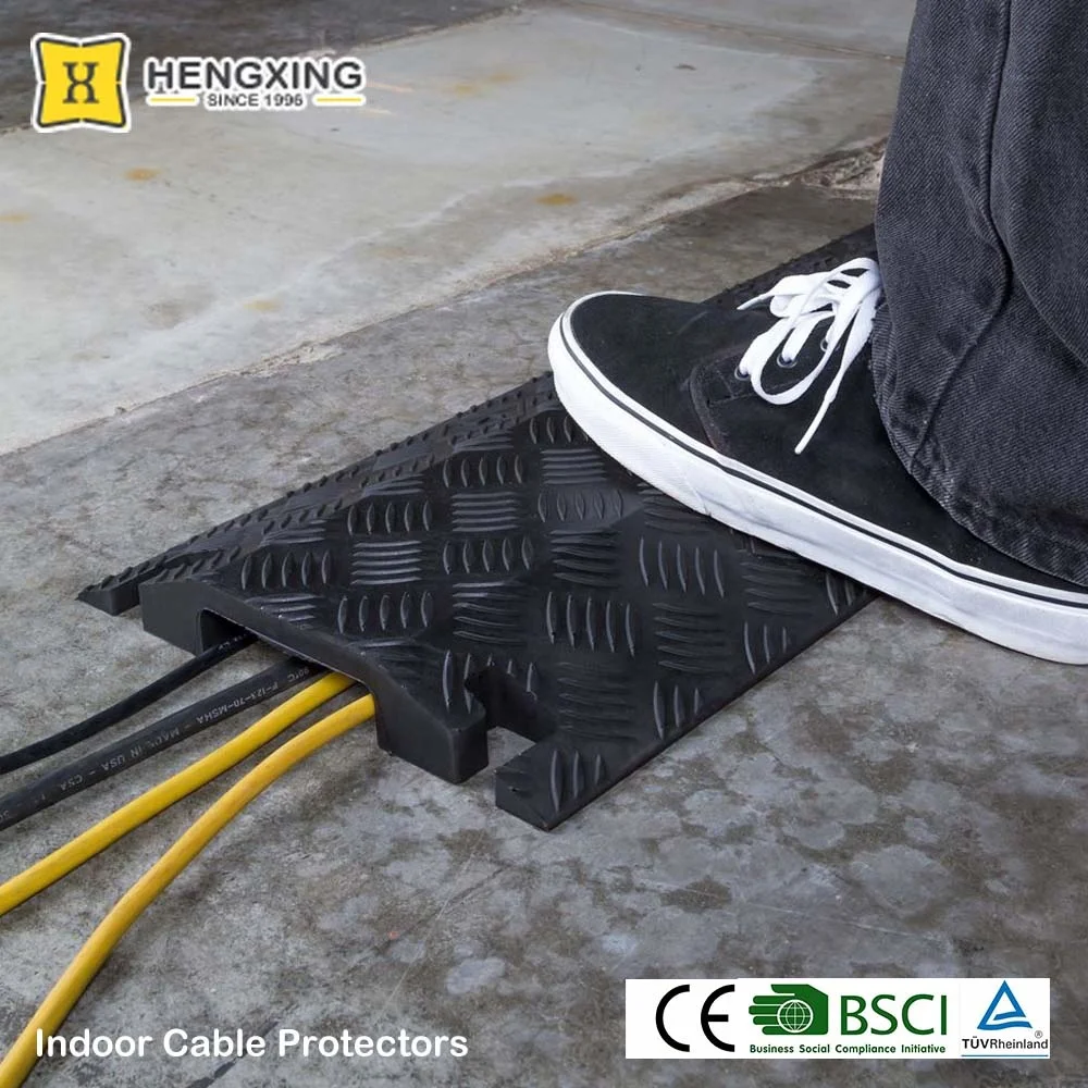 High Quality Outdoor Indoor Black Rubber Safety Road Wire Ramp 1meter Traffic One Channel Cable Protector
