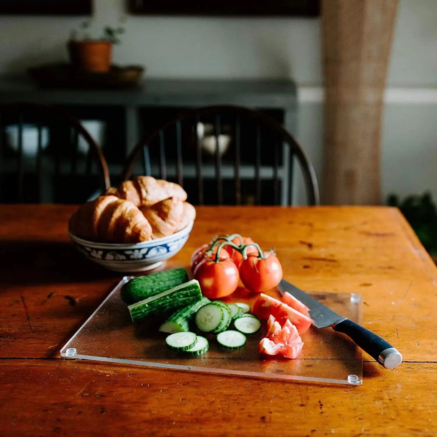 2023 Factory price wholesale Hot sale acrylic transparent cutting board with Anti-slip sheet