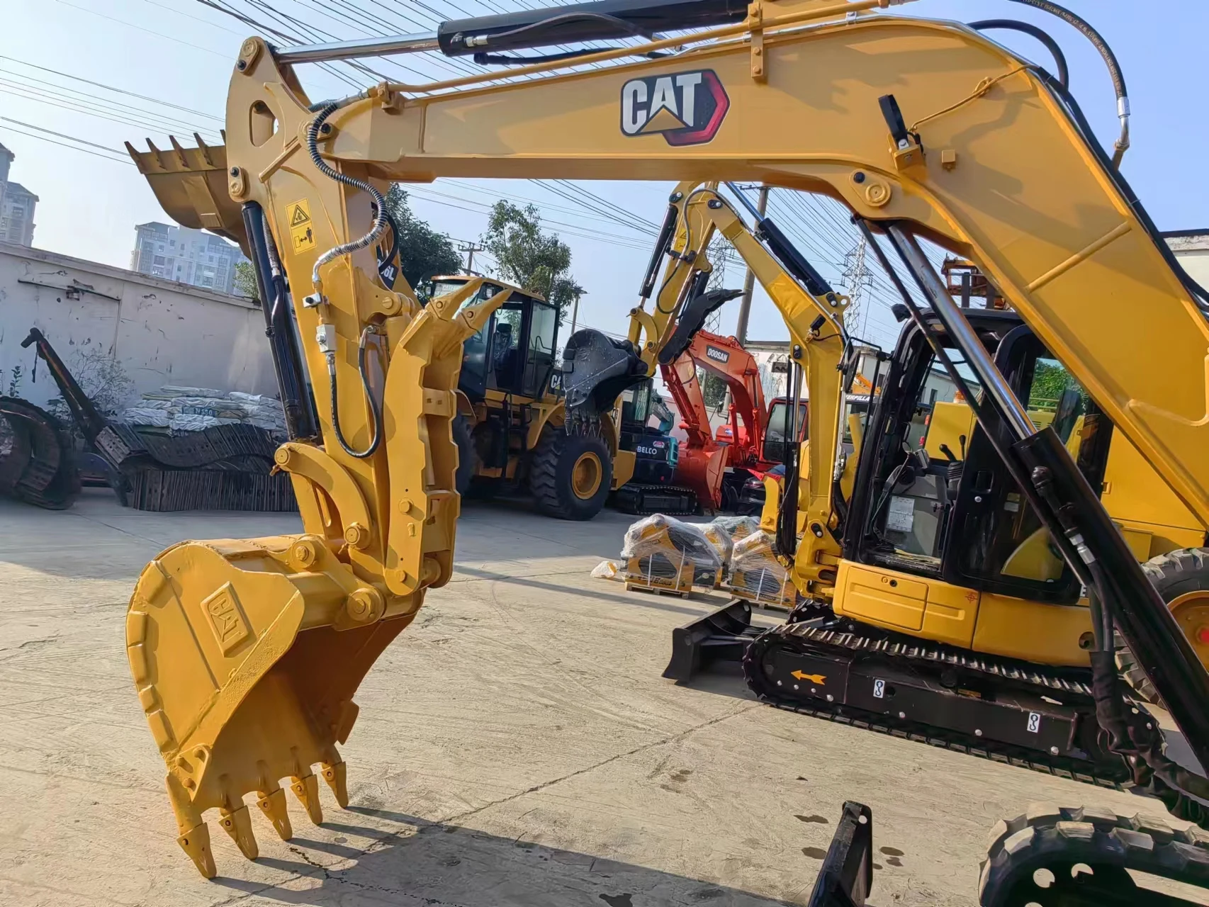 Caterpillar Tier 4 EPA Engine Used Excavators CAT 305.5E2 5.5 Ton excavator CAT Mini Excavator for sale