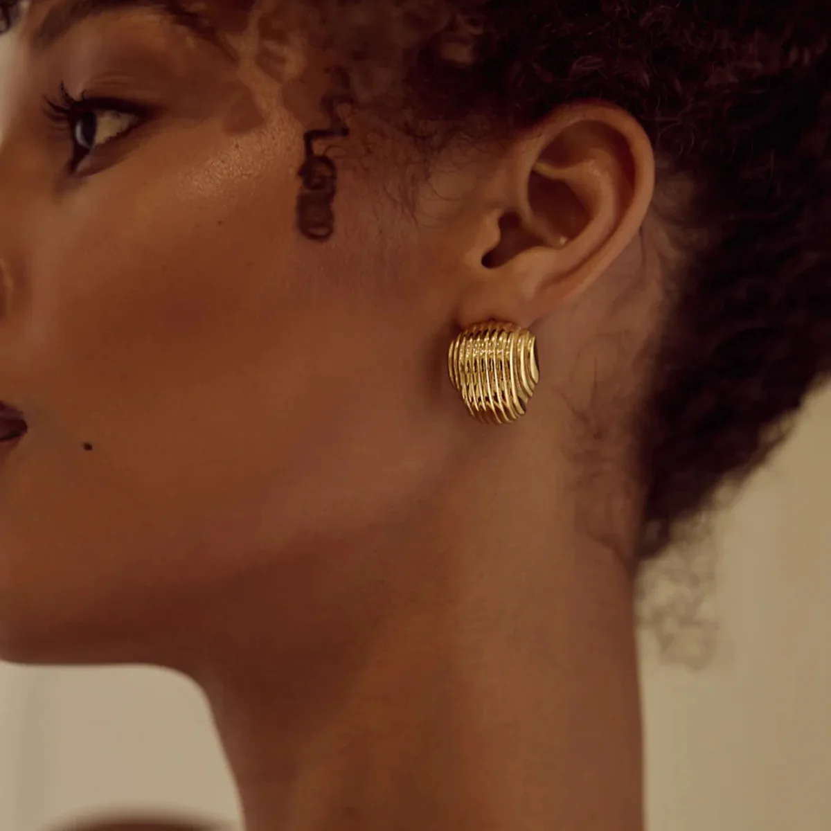 New Style 18K Gold Plated Stainless Steel Earring Simple Vertical Striped Hollow Half Hoop Earrings