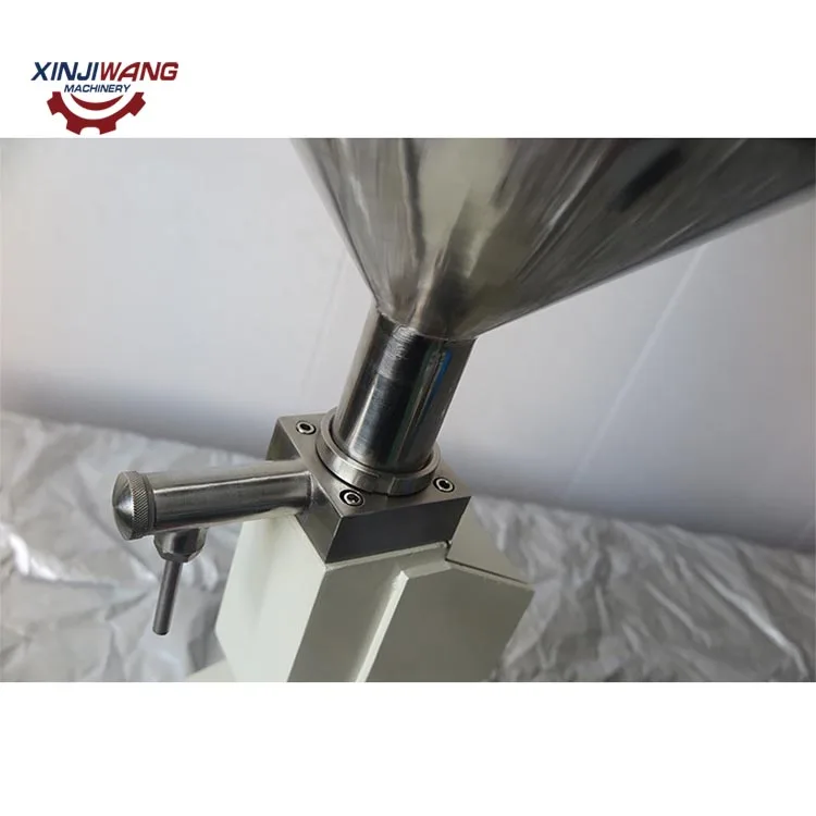 Wholesale Semi Automatic packaging machinery food paste sauce pneumatic liquid chili sauce quantitative bottle filling machine