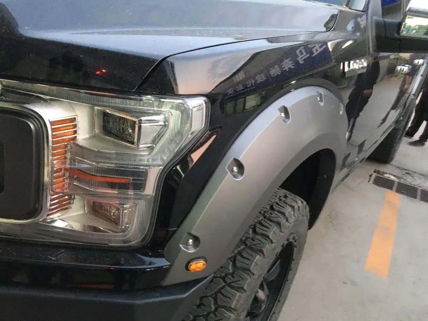  2020 Новинка 4X4 запасные части ABS модифицированные кранцы с заклепками Черные Крашеные крылья для F150