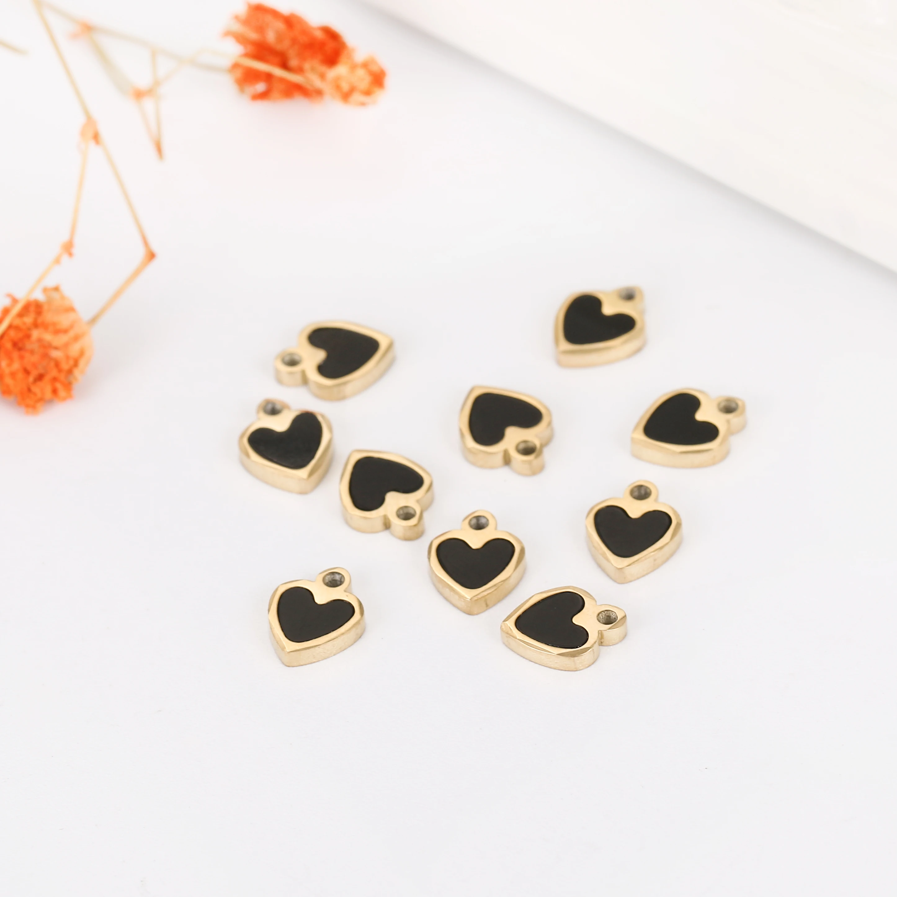 Горячая продажа 2021 нержавеющая сталь Персиковое сердце черный настраиваемый логотип ювелирных изделий удачи кулон