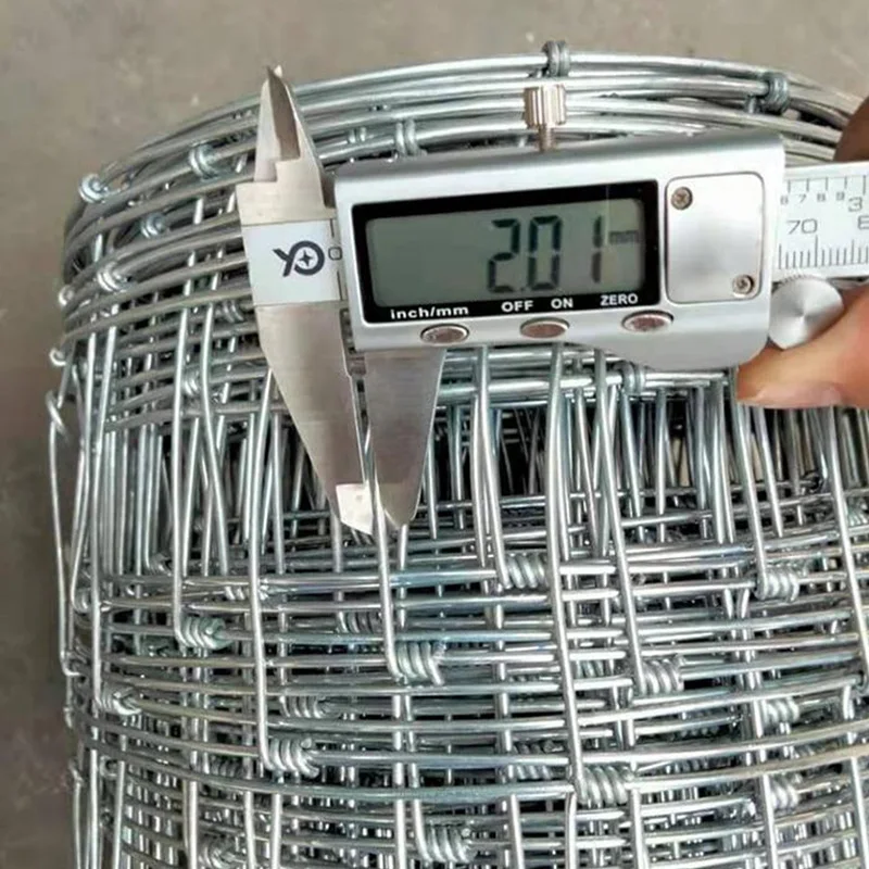 Chinese wholesale farm iron fences cattle/sheep/field/deer wire mesh fence galvanized fence