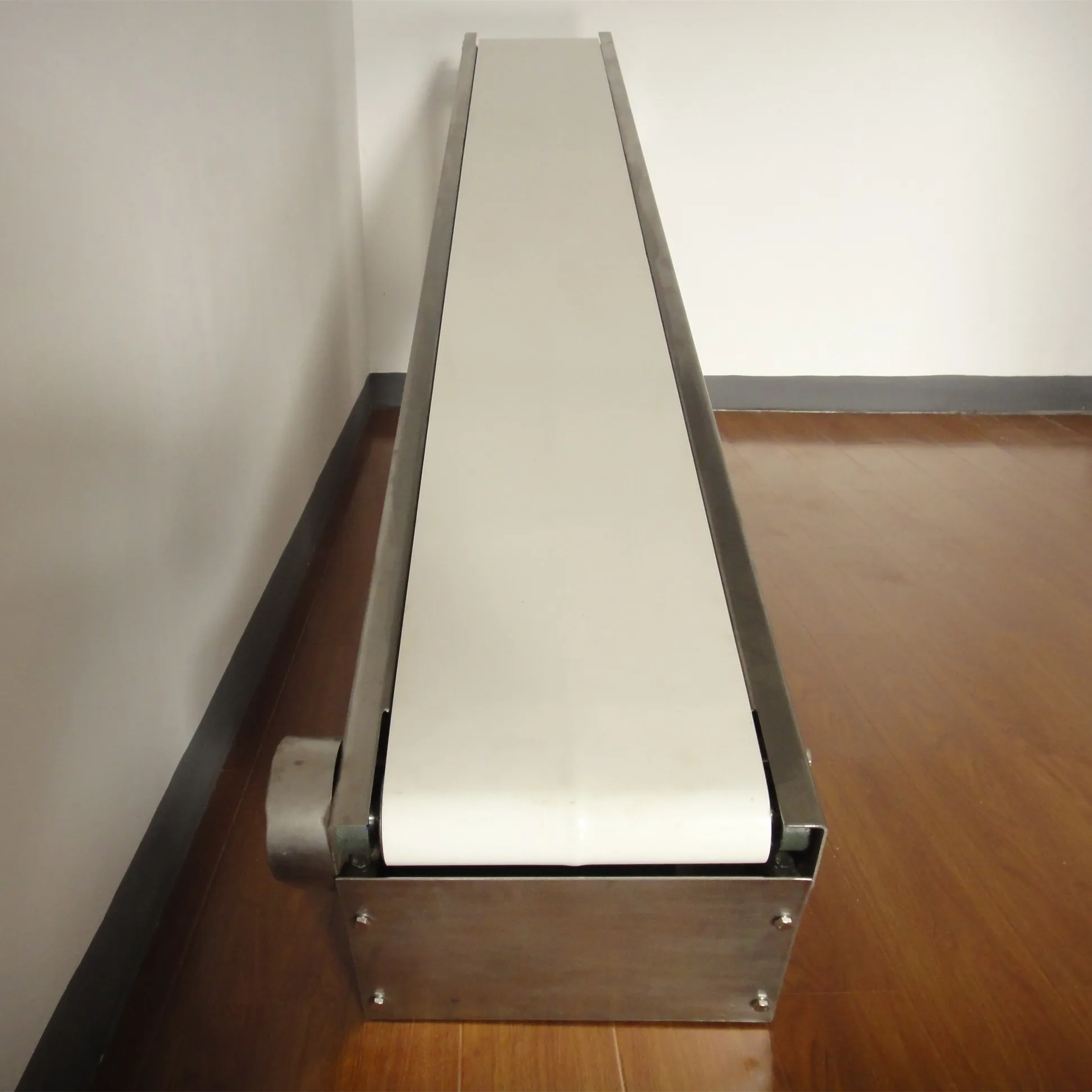 Conveyor Belt Conveyor System Plastic Injection Molding Machine