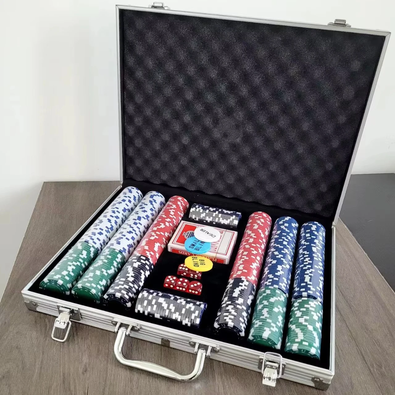 Wholesale  Cheap 500pcs 500 pc Blank Game Token Play Card Dealer Dice poker chip sets for Sales