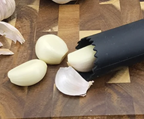 Kitchen Accessories 3 In 1 Arc Shape Plastic Manual Stainless Steel Garlic Press Crusher Grinder And Peeler Set