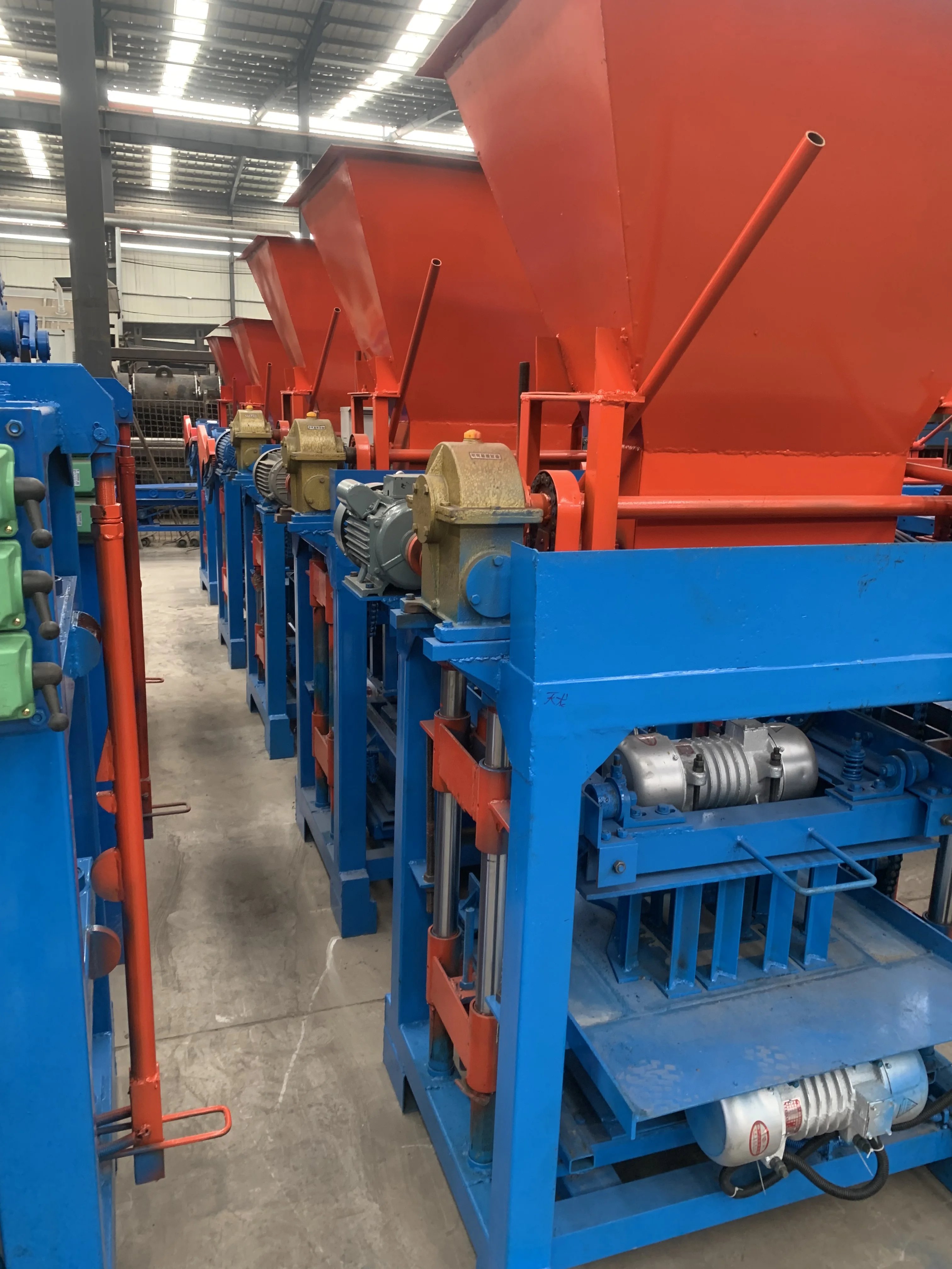 High Performance Easy Operation Cement Automatic Brick Making Machine Price Hydraulic Interlocking Brick