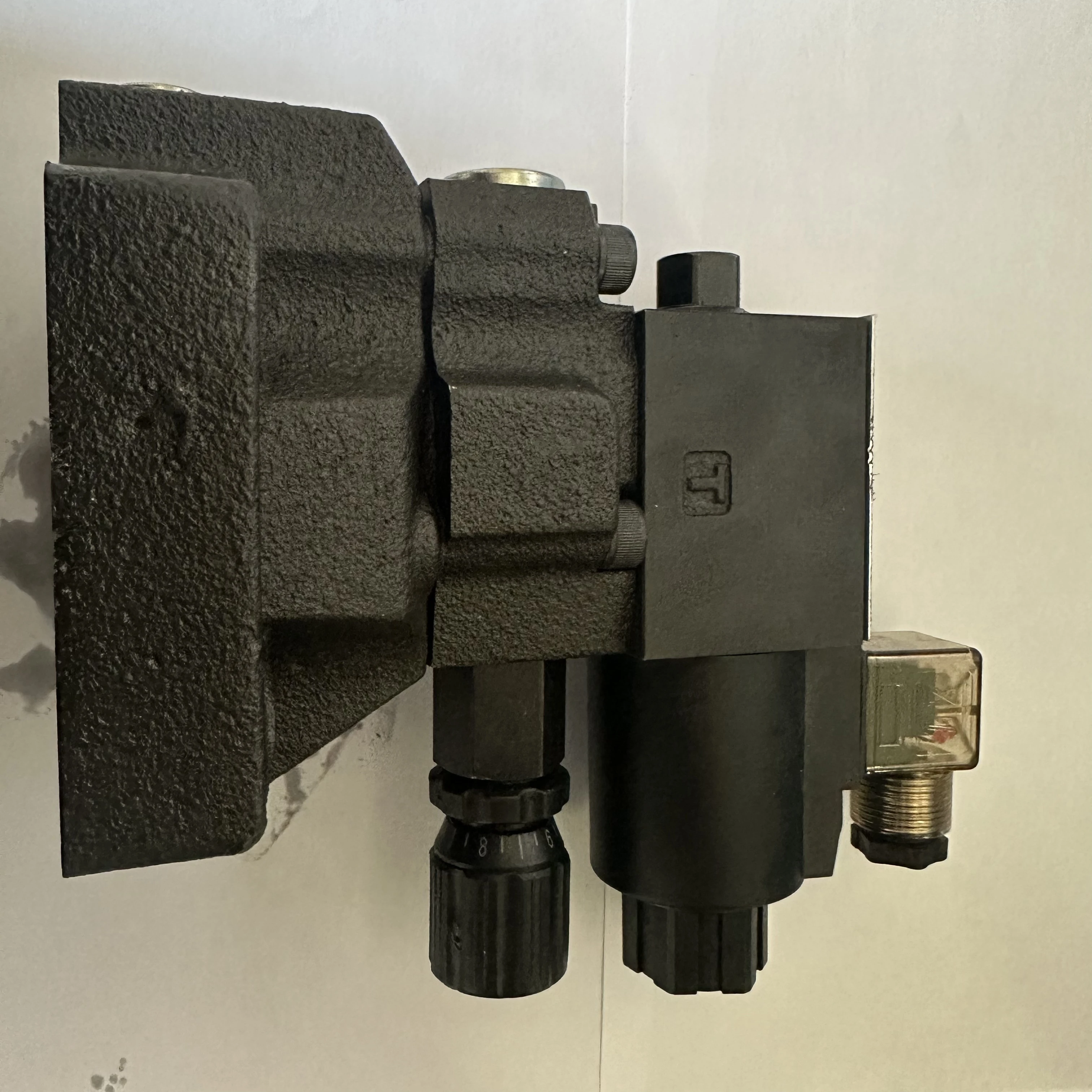 roll  forming   machine  parts-The electromagnetic valve